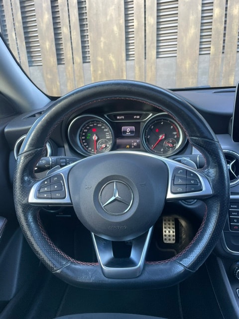 MERCEDES-BENZ CLA 200 AMG Line 7G-DCT-image-22