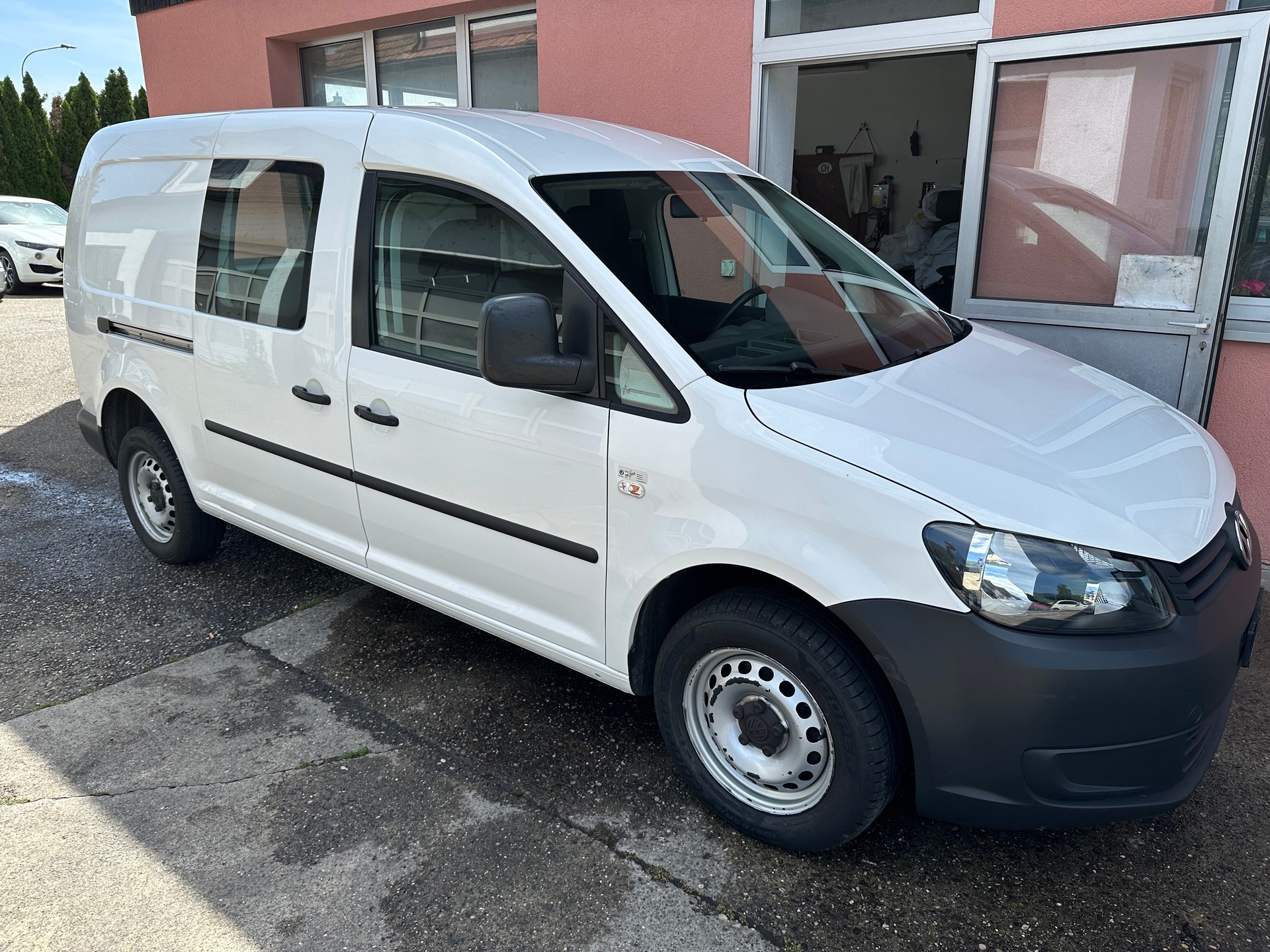 VW MAXI-image-1