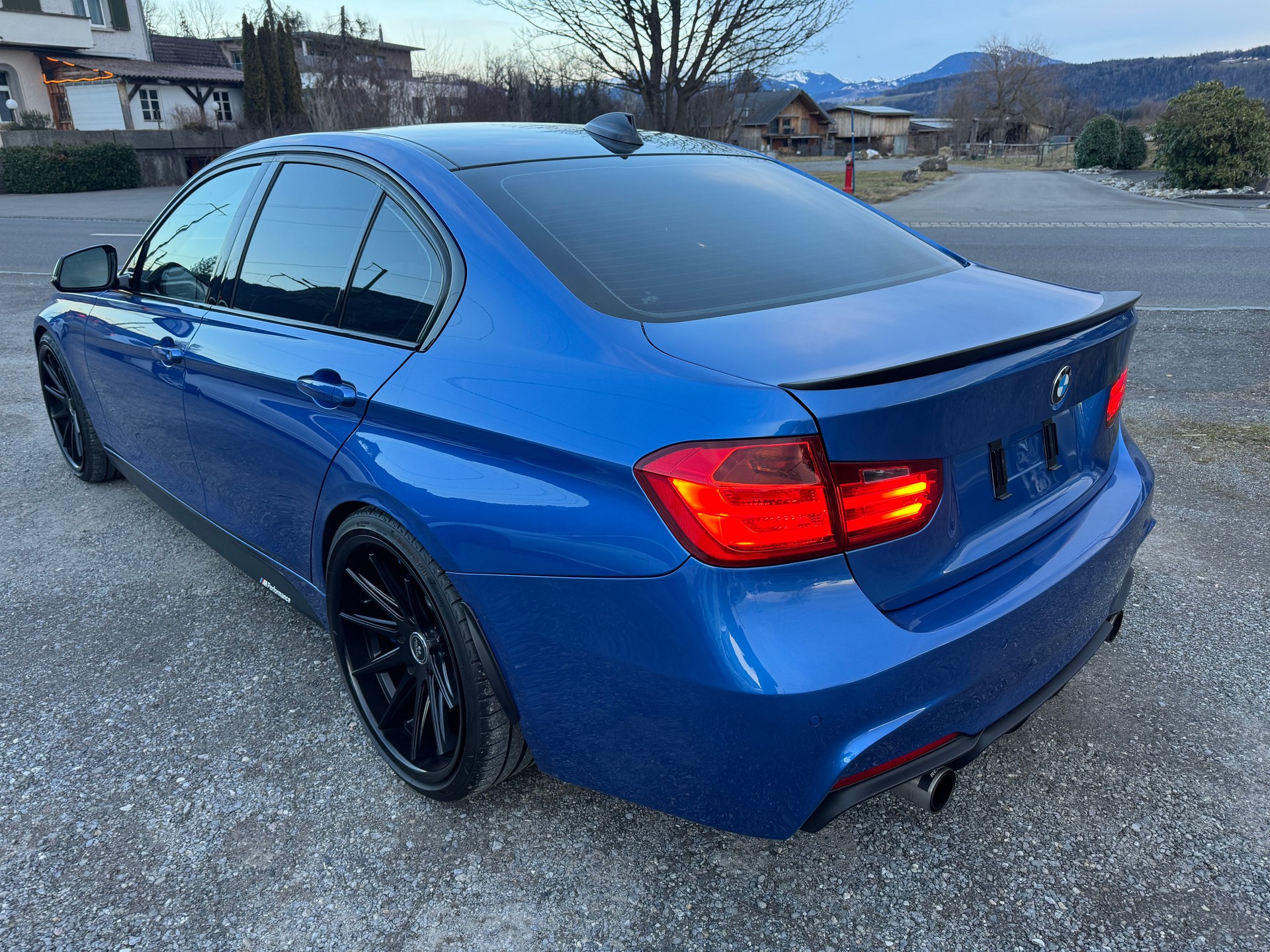 BMW 335i Modern Line Steptronic-image-2