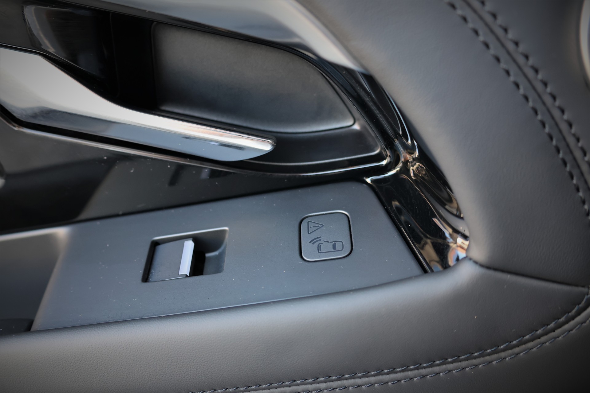 LAND ROVER Range Rover Evoque R-Dynamic P 250 AB AT9 (CH)-image-15