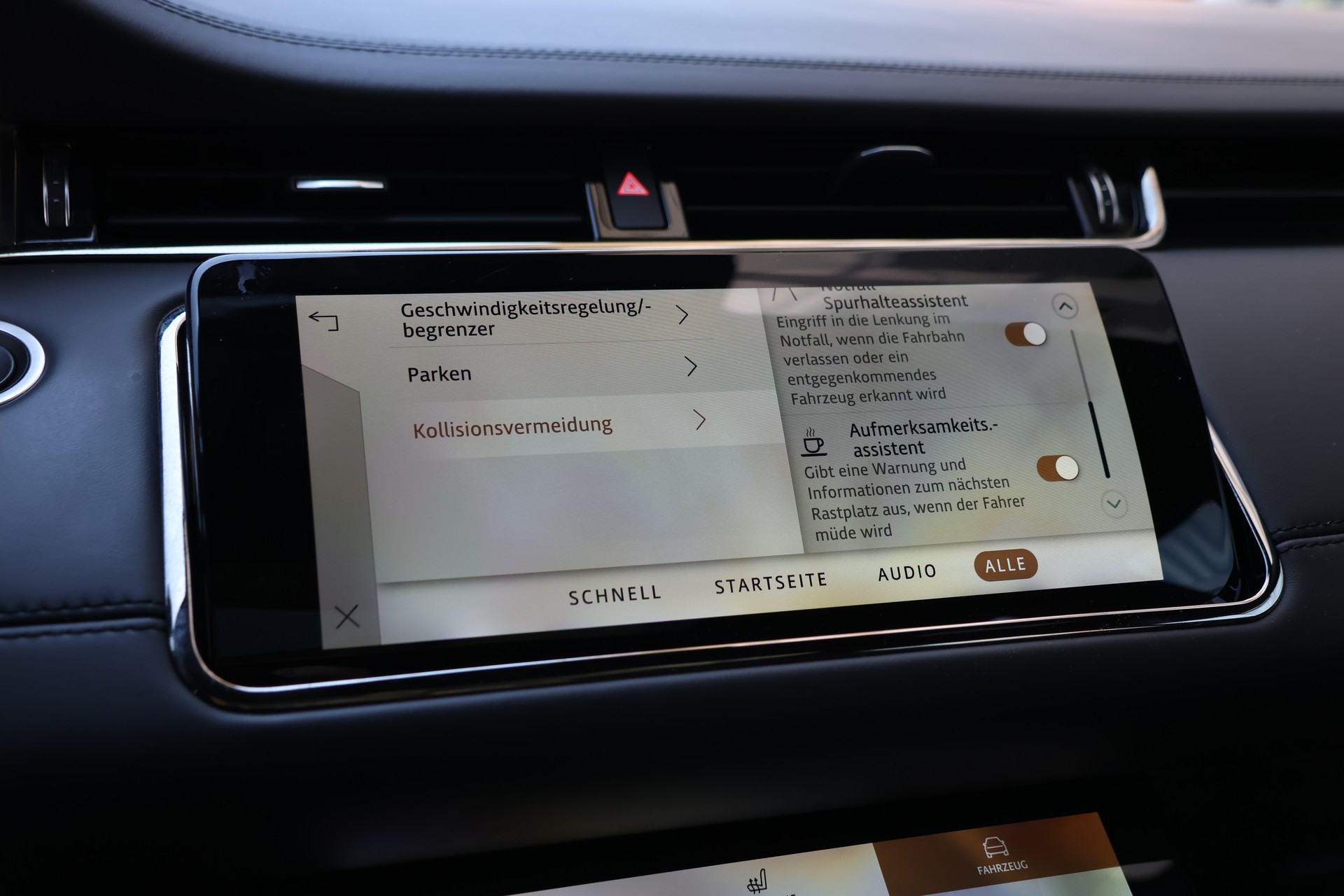 LAND ROVER Range Rover Evoque R-Dynamic P 250 AB AT9 (CH)-image-30
