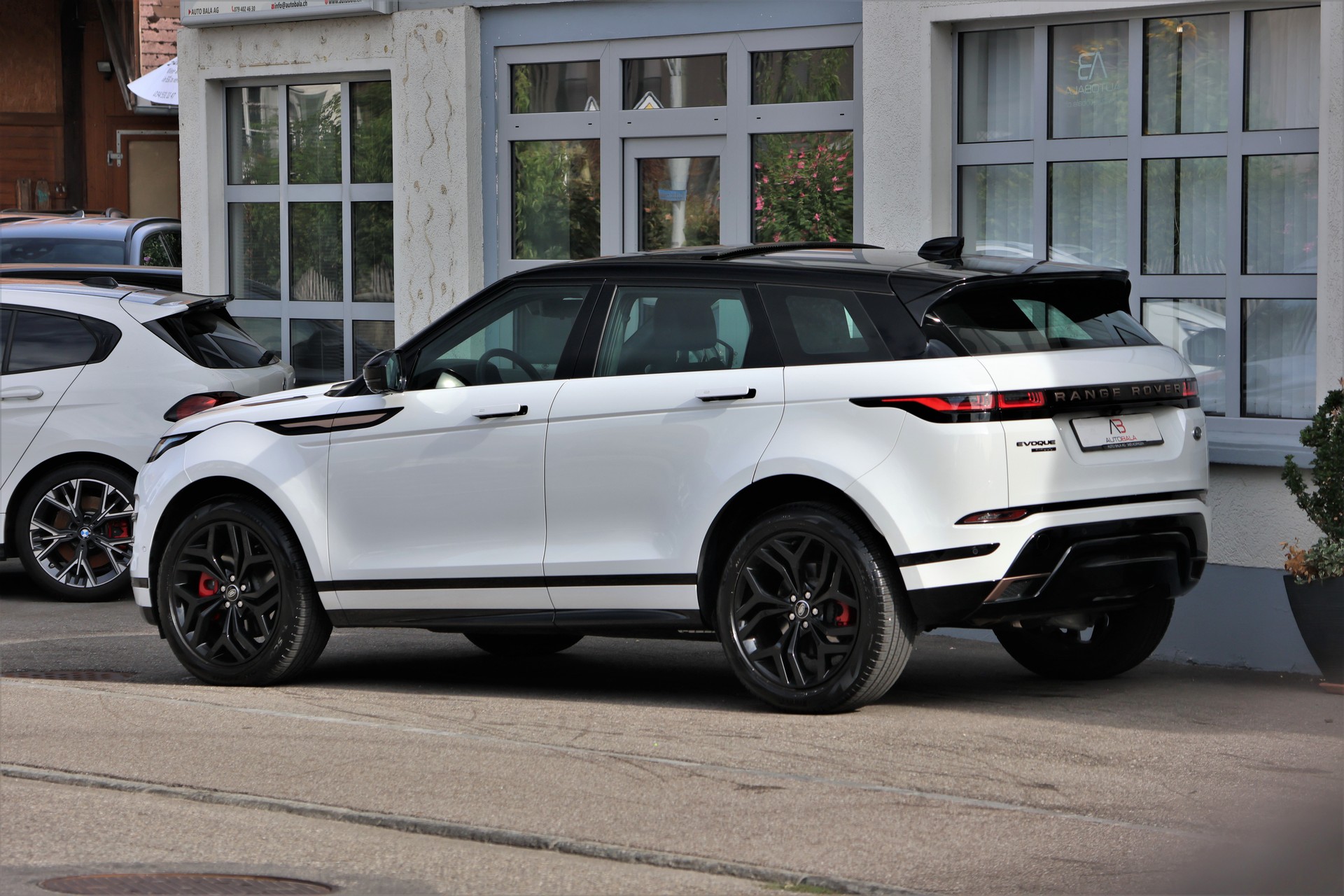 LAND ROVER Range Rover Evoque R-Dynamic P 250 AB AT9 (CH)-image-4