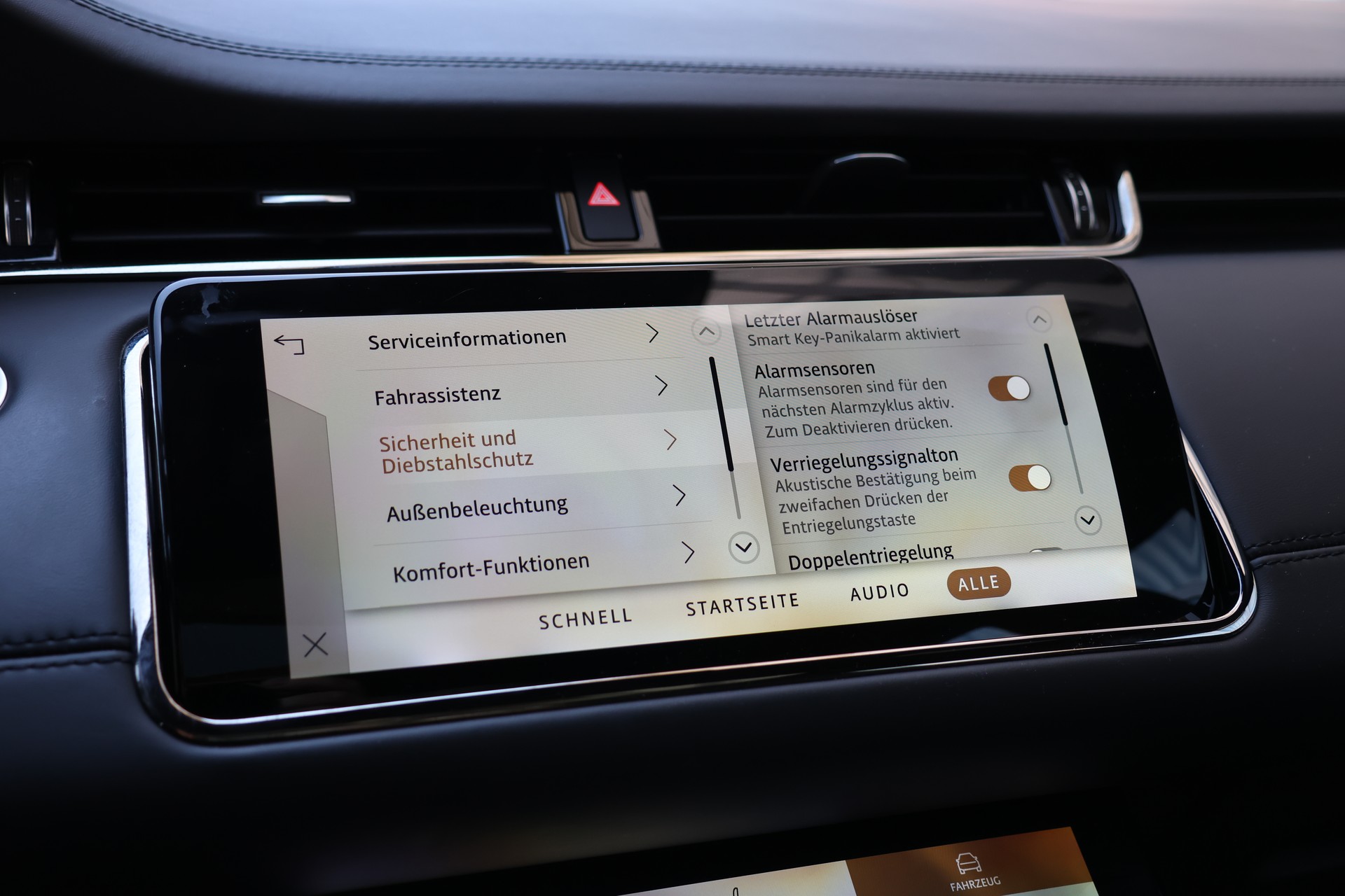 LAND ROVER Range Rover Evoque R-Dynamic P 250 AB AT9 (CH)-image-31