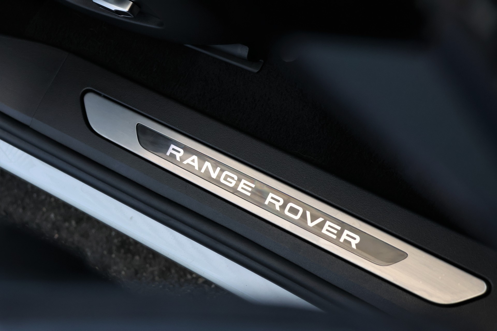 LAND ROVER Range Rover Evoque R-Dynamic P 250 AB AT9 (CH)-image-23