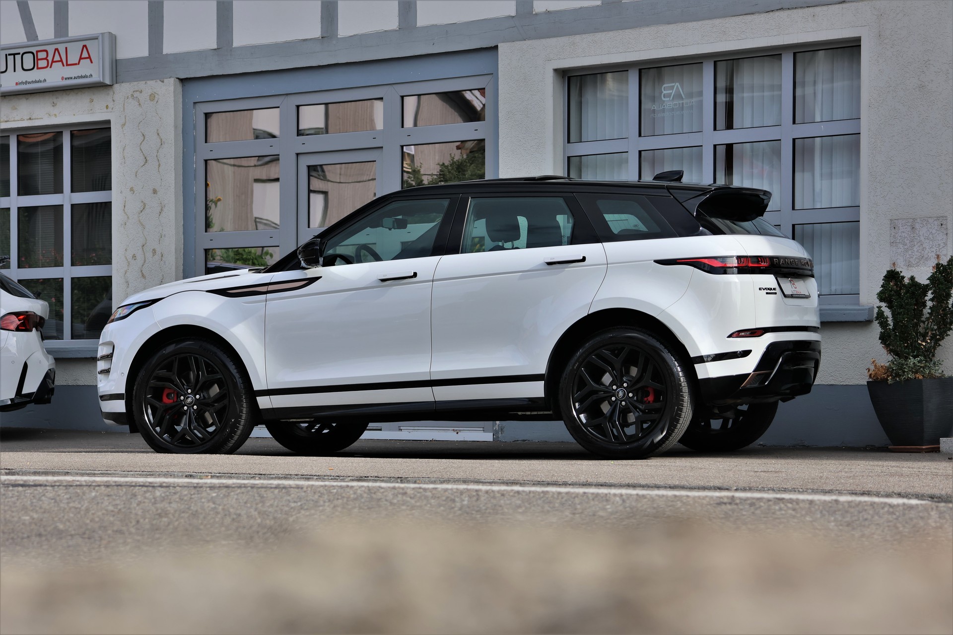 LAND ROVER Range Rover Evoque R-Dynamic P 250 AB AT9 (CH)-showroom-element-3
