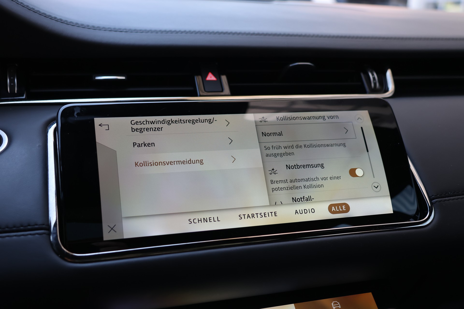 LAND ROVER Range Rover Evoque R-Dynamic P 250 AB AT9 (CH)-image-29
