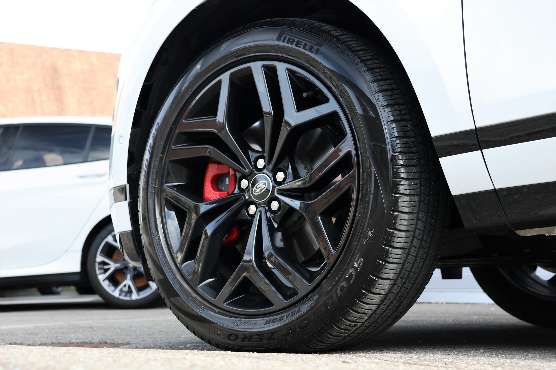 LAND ROVER Range Rover Evoque R-Dynamic P 250 AB AT9 (CH)-image-7