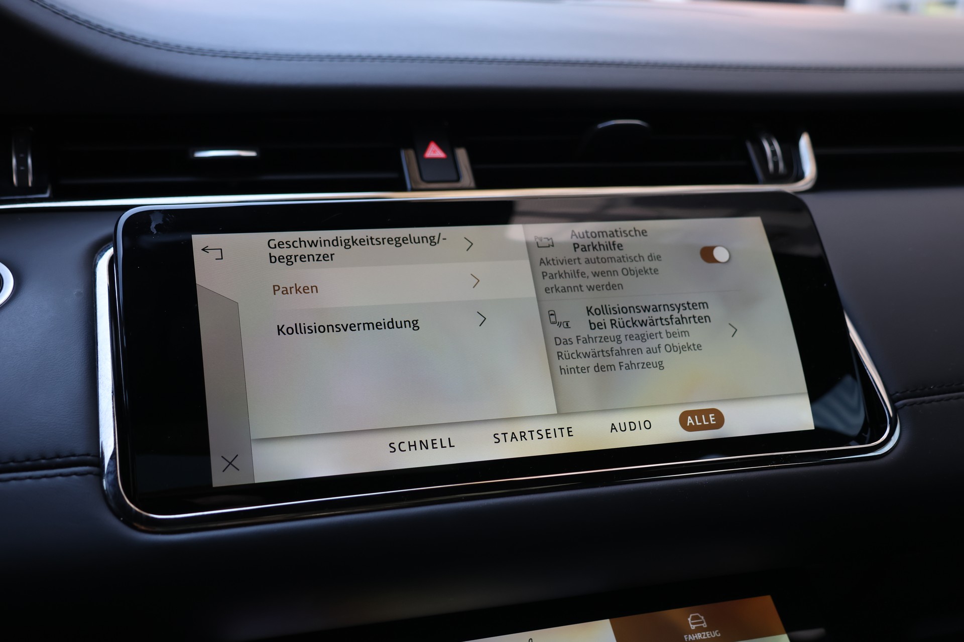 LAND ROVER Range Rover Evoque R-Dynamic P 250 AB AT9 (CH)-image-28