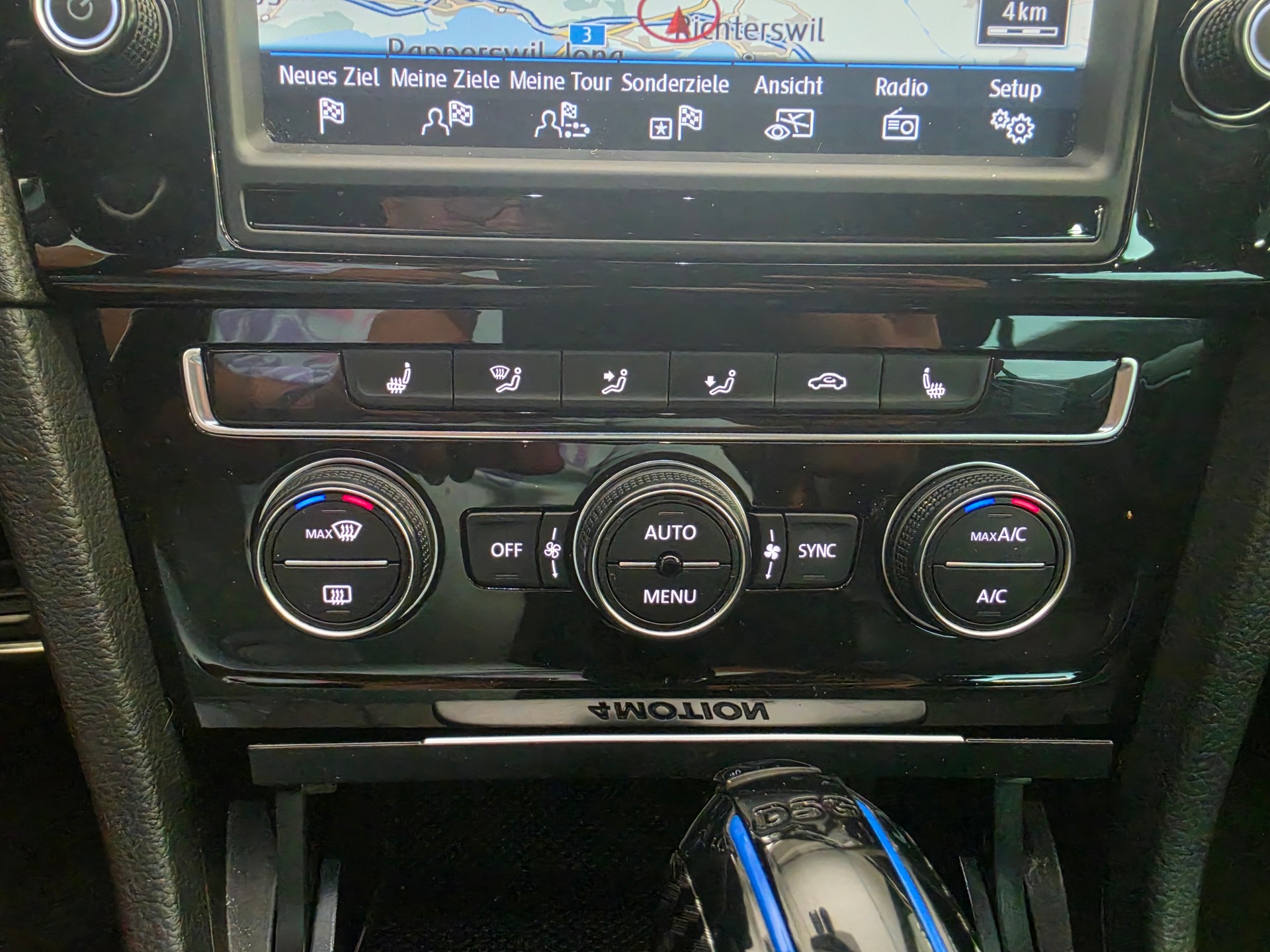 VW Golf Variant 2.0 TSI R 4 Motion DSG-image-9