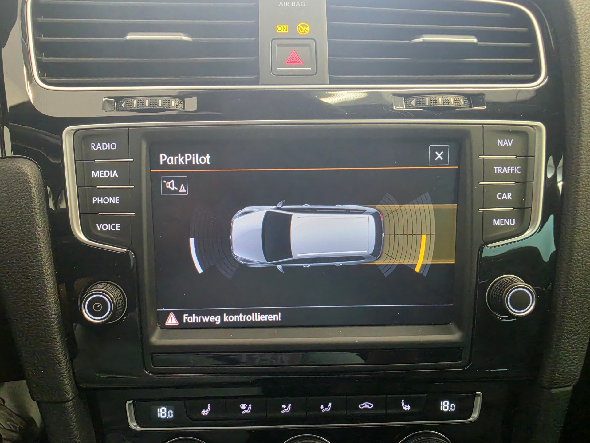 VW Golf Variant 2.0 TSI R 4 Motion DSG-image-8