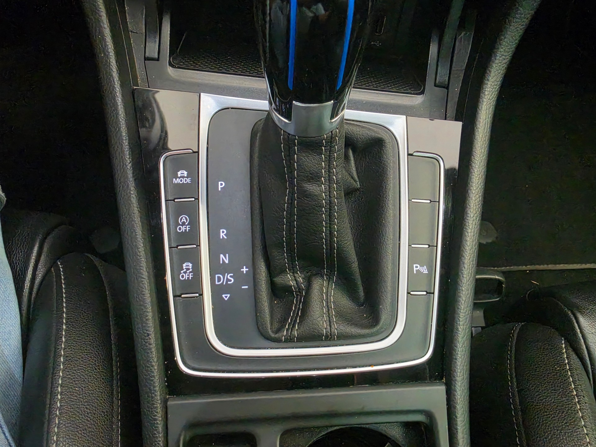 VW Golf Variant 2.0 TSI R 4 Motion DSG-image-11