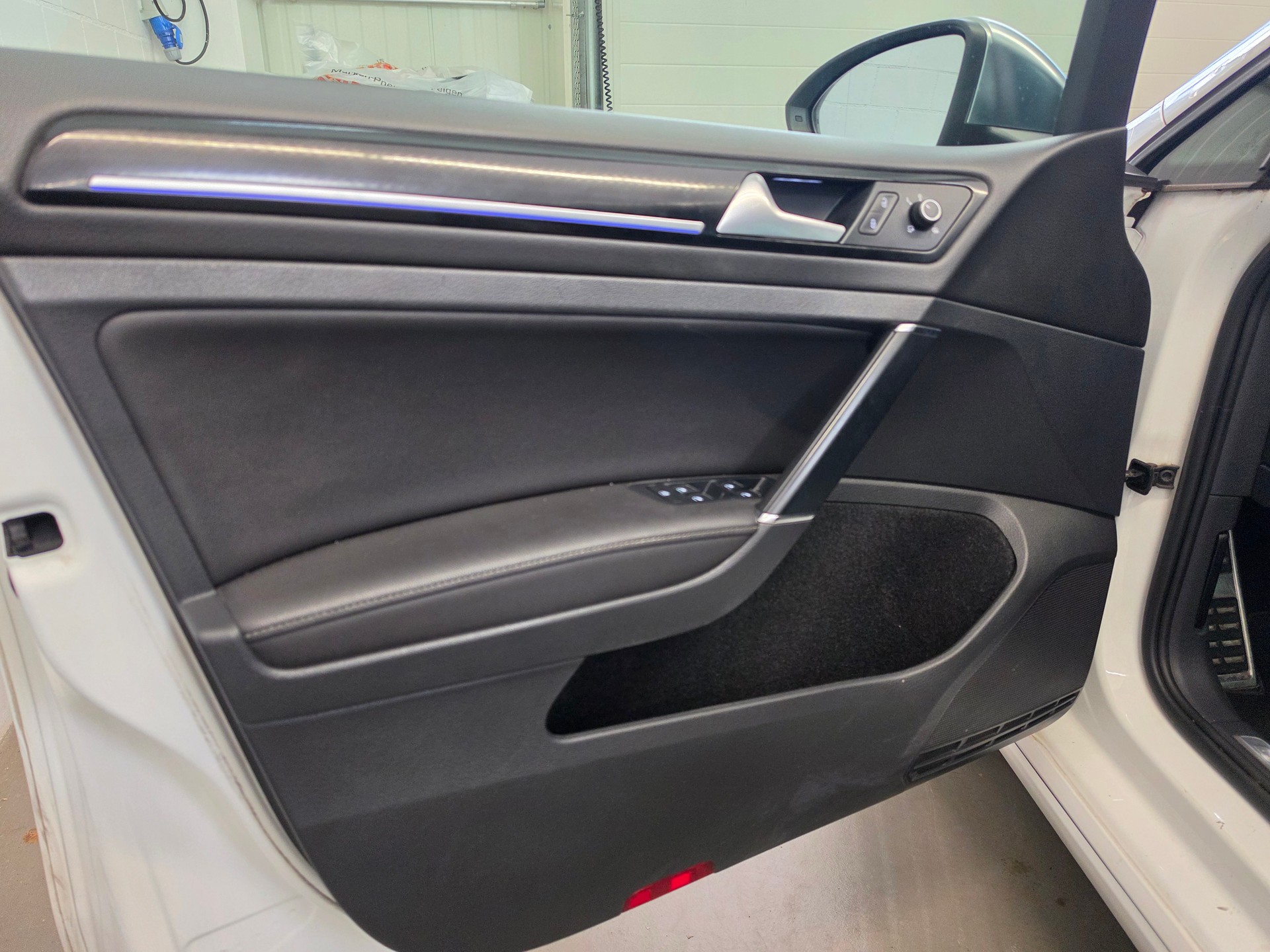 VW Golf Variant 2.0 TSI R 4 Motion DSG-image-13