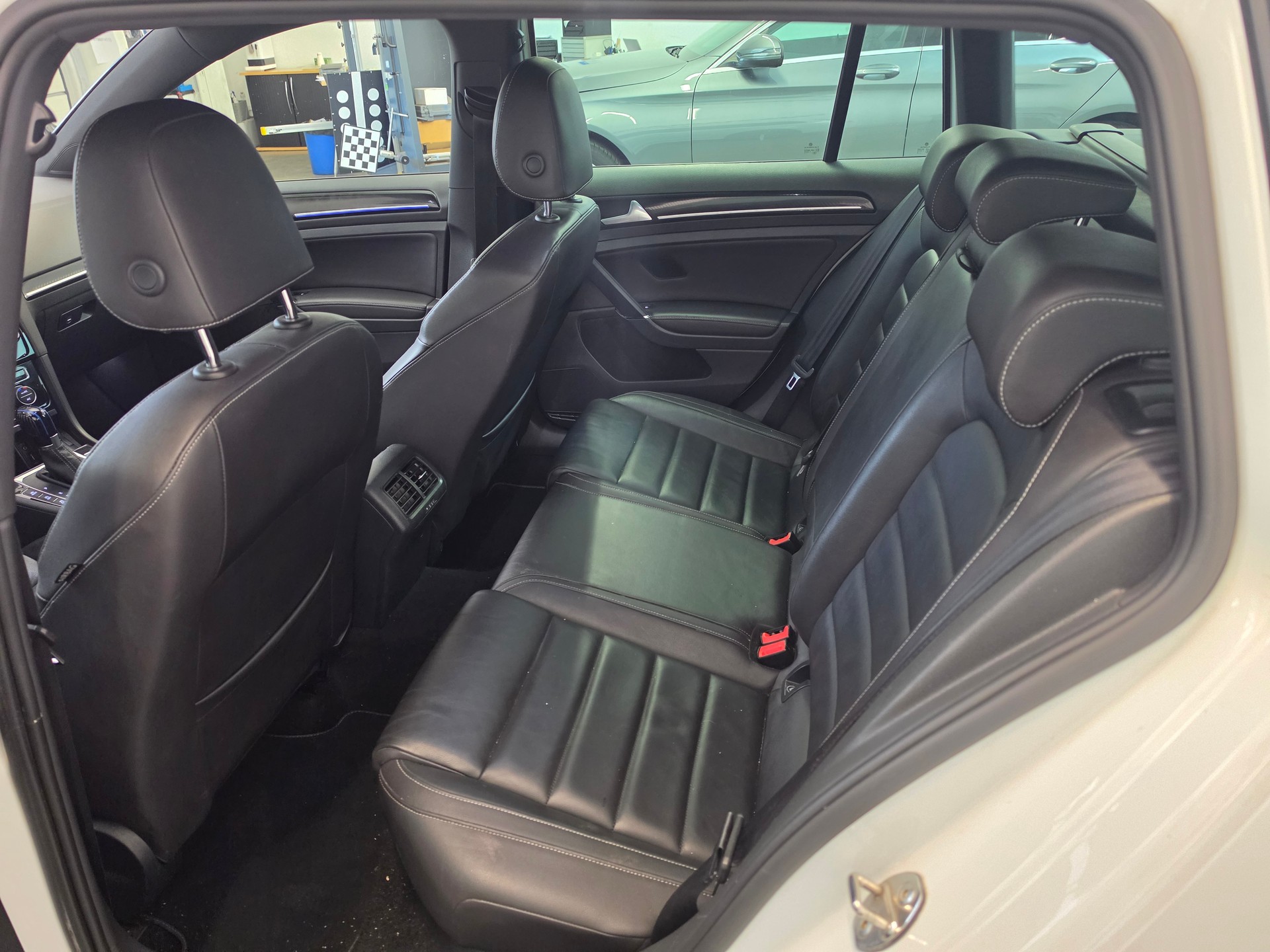 VW Golf Variant 2.0 TSI R 4 Motion DSG-image-4