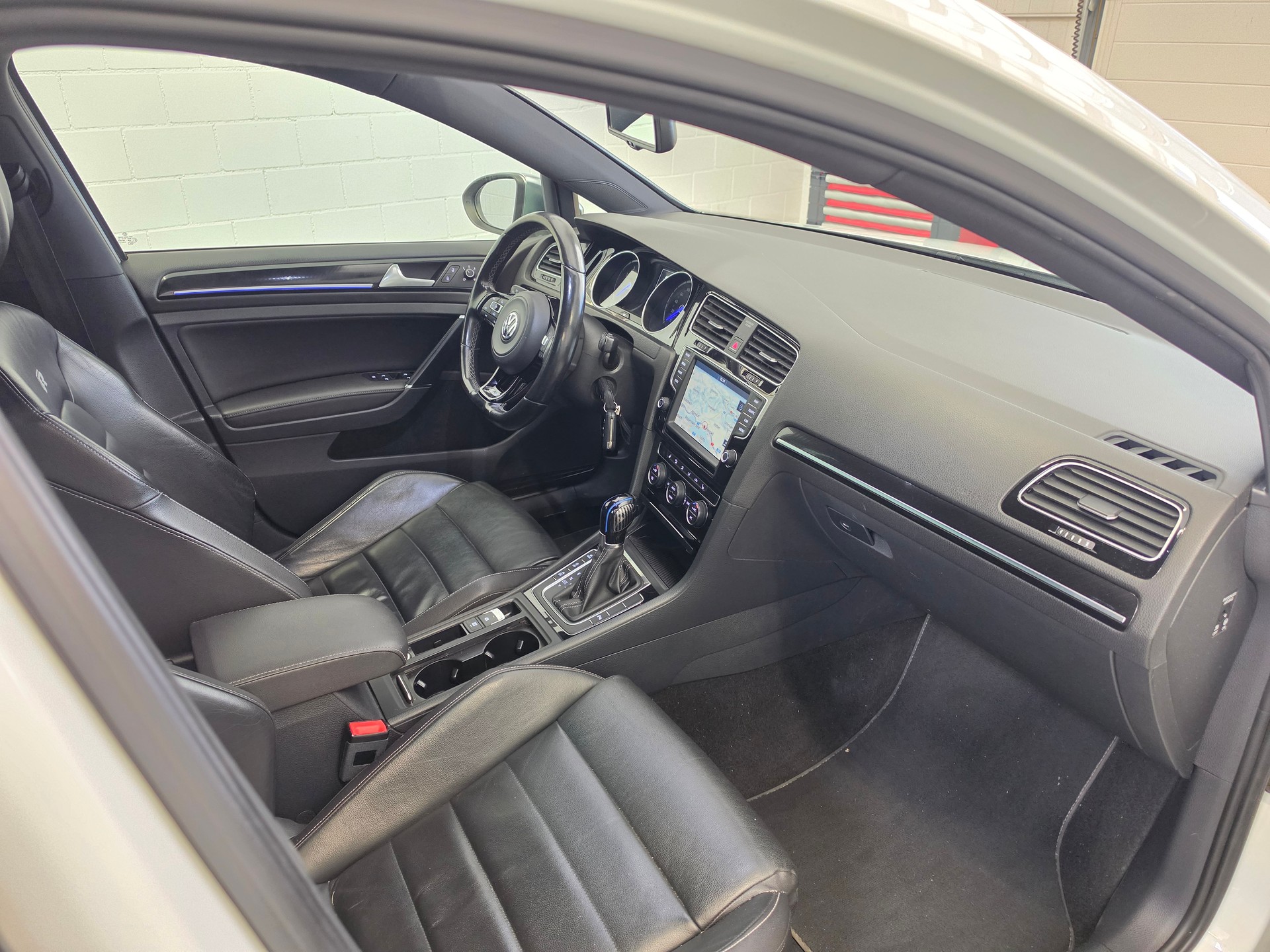 VW Golf Variant 2.0 TSI R 4 Motion DSG-image-15