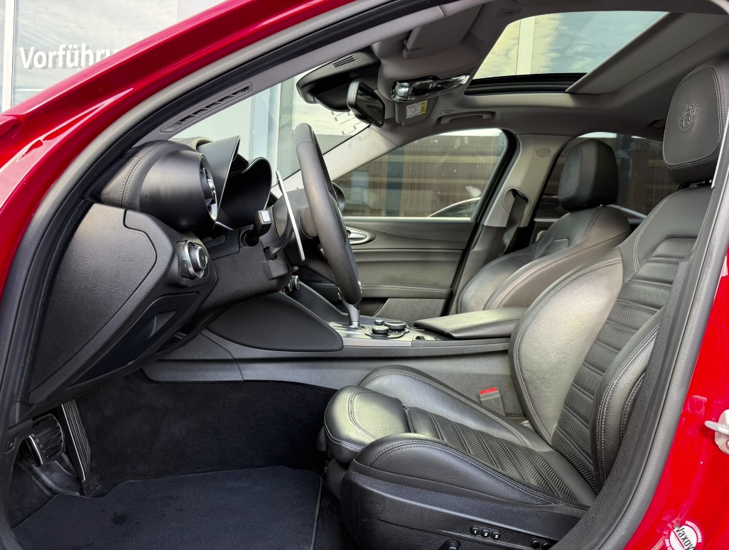 ALFA ROMEO Giulia 2.0 Veloce 280PS Q4 Sky-image-8