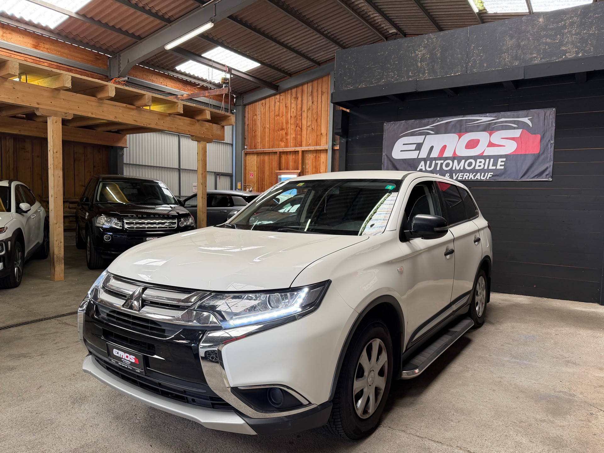 MITSUBISHI Outlander 2.0 Pure 2WD-image-2