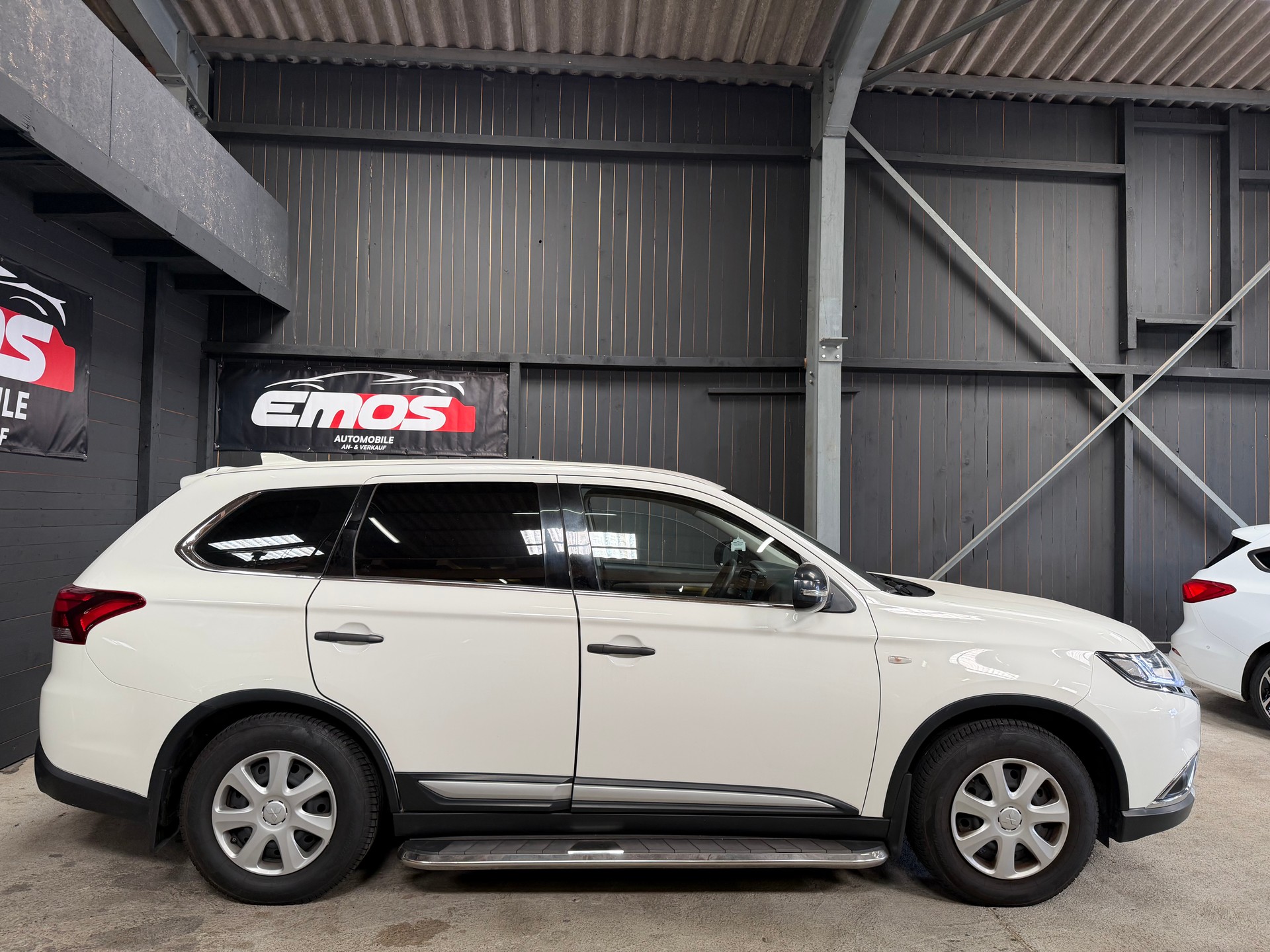 MITSUBISHI Outlander 2.0 Pure 2WD-image-3