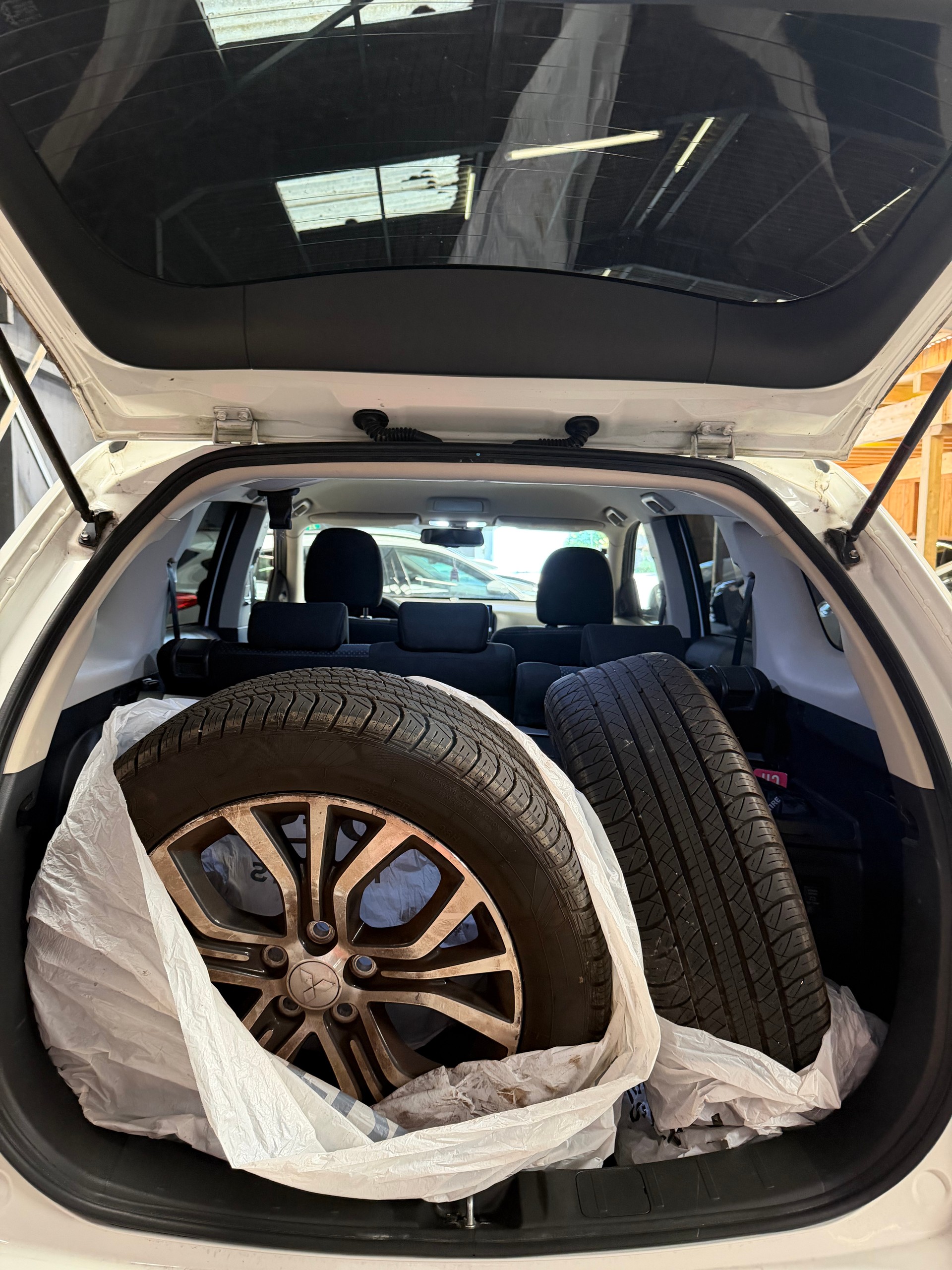 MITSUBISHI Outlander 2.0 Pure 2WD-image-15