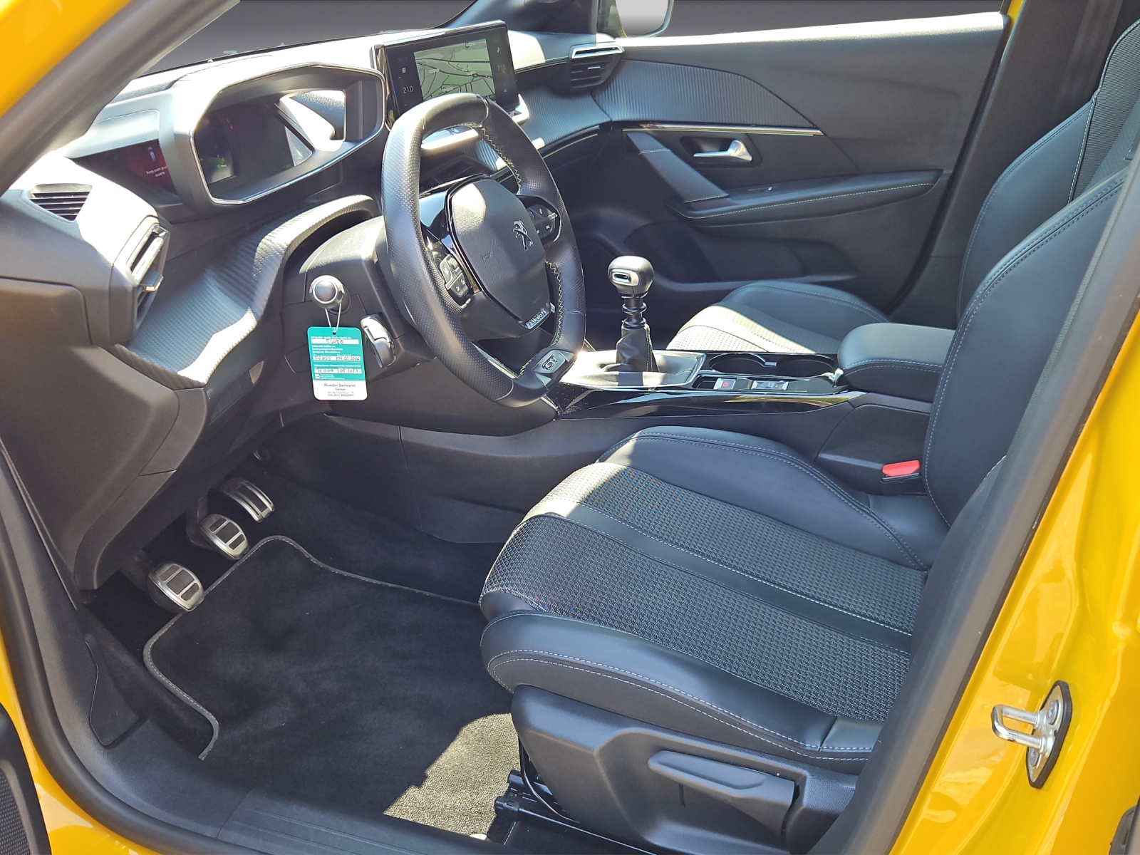PEUGEOT 208 1.2 PureTech GT-image-9