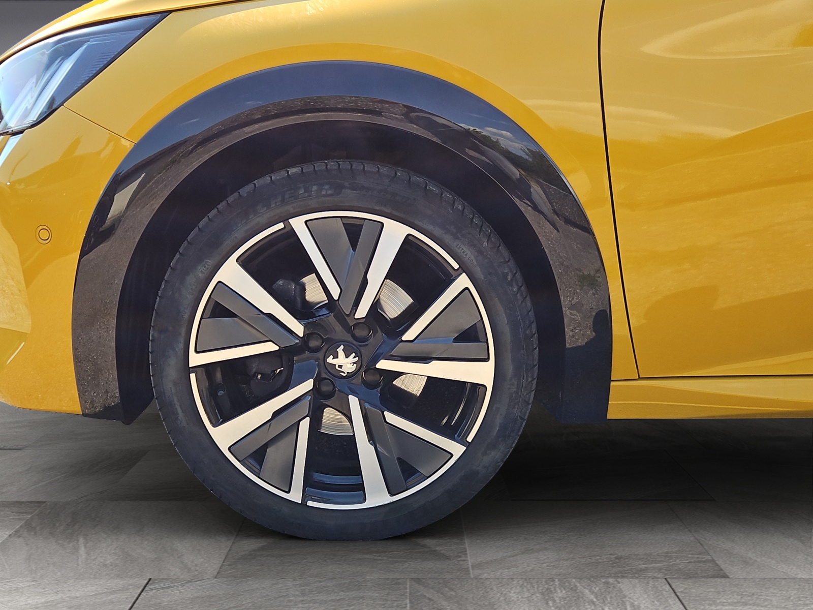 PEUGEOT 208 1.2 PureTech GT-image-5