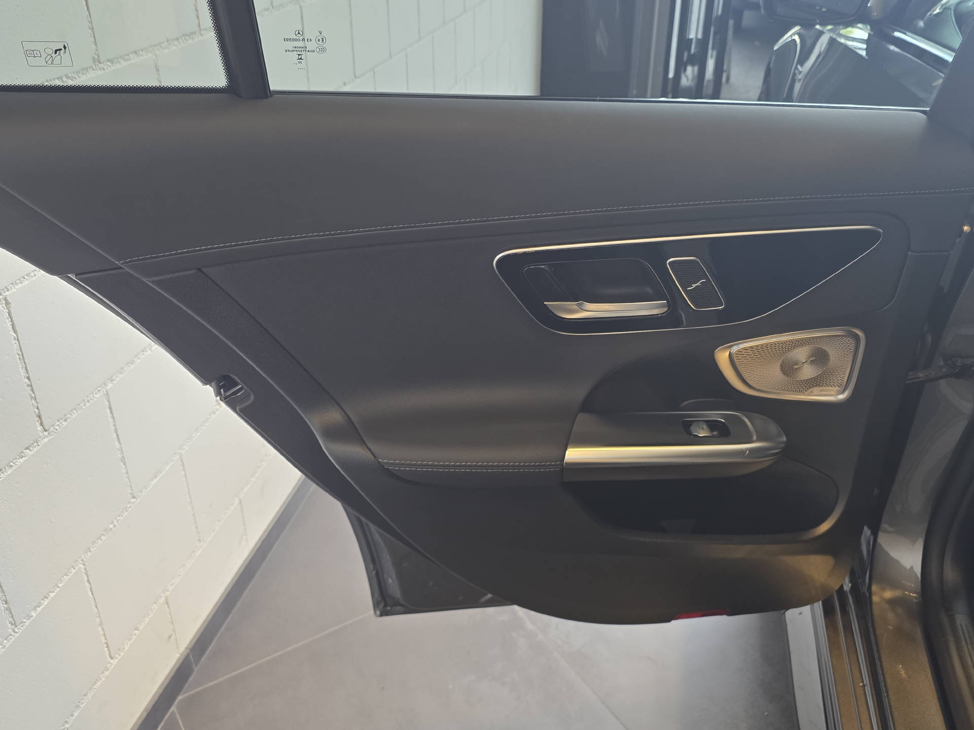 MERCEDES-BENZ C 43 AMG 4matic-image-12