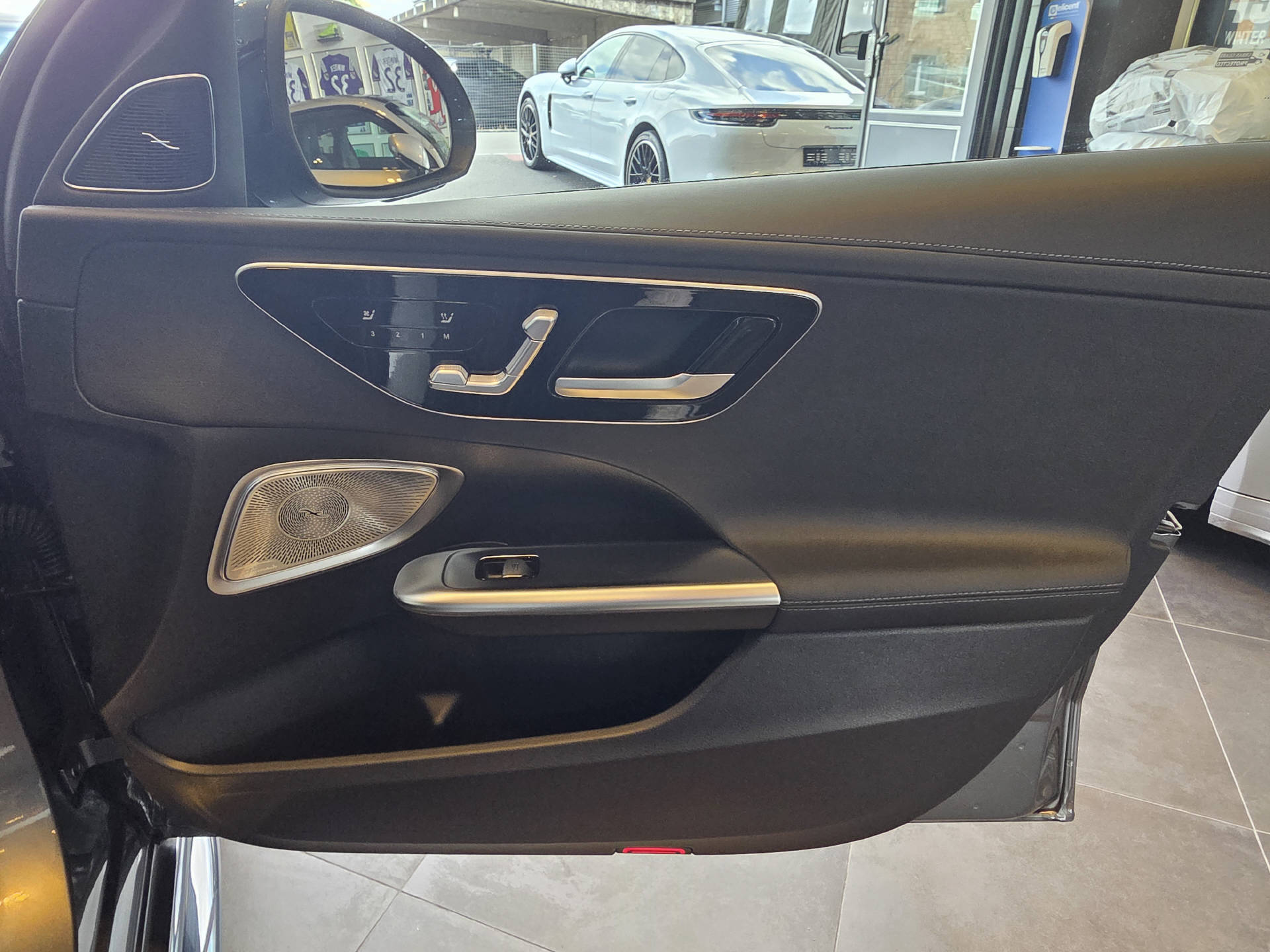 MERCEDES-BENZ C 43 AMG 4matic-image-17