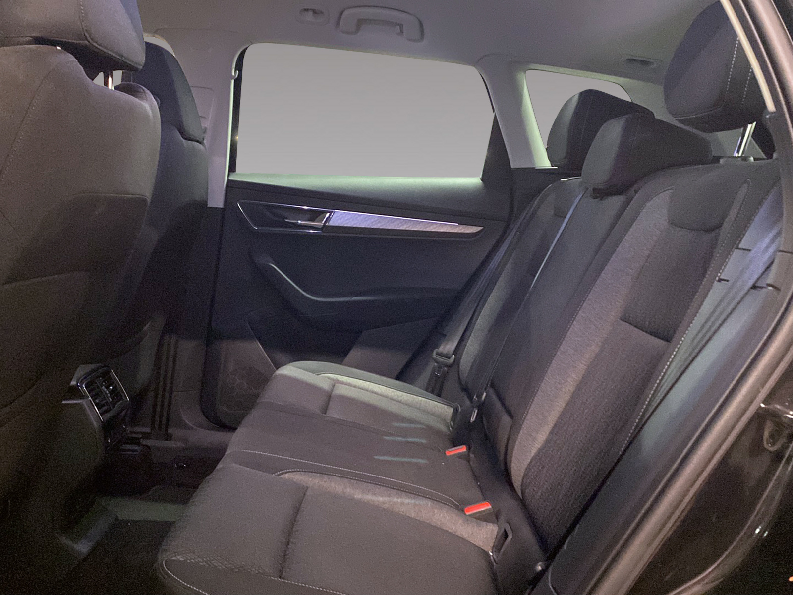 SKODA Karoq 2.0 TDI Style 4x4 DSG-image-14