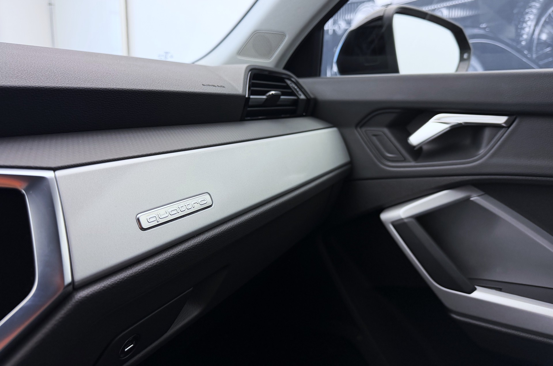 AUDI Q3 Sportback 40 TFSI quattro S-tronic-image-17