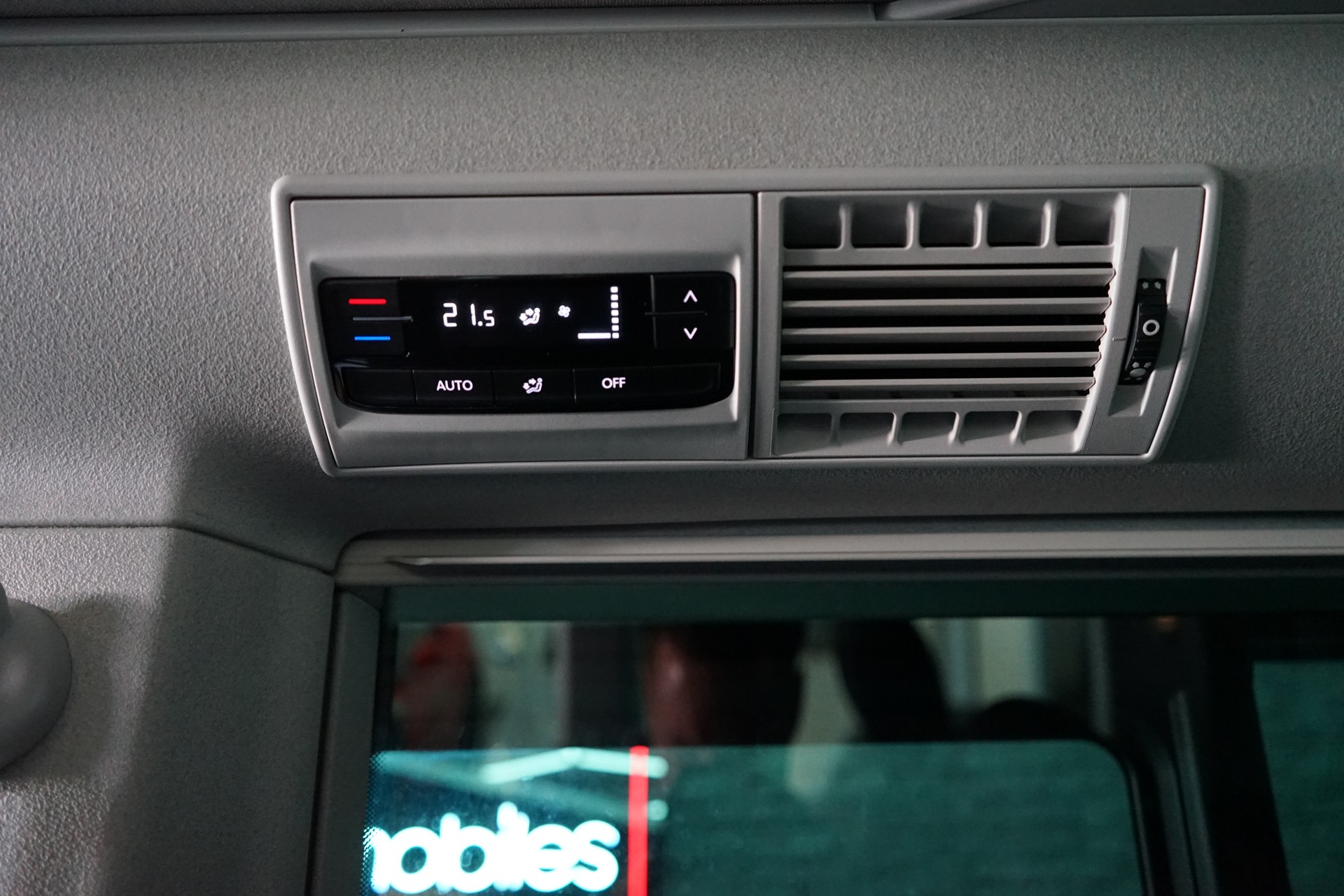 VW T6.1 California 2.0 TDI Beach Liberty DSG-image-10