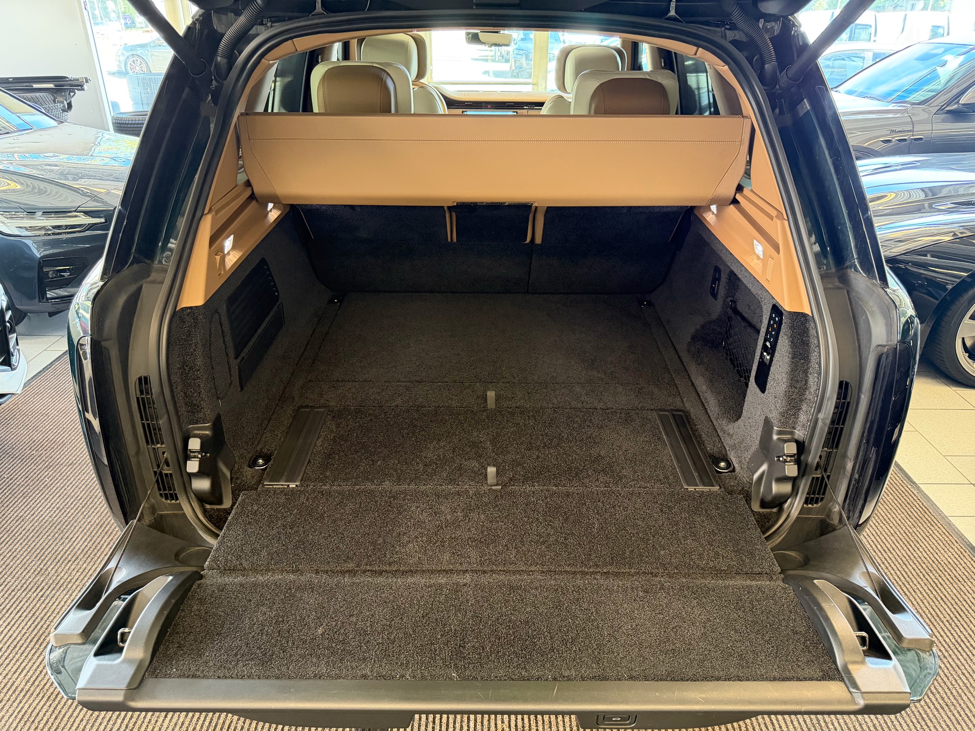 LAND ROVER Range Rover P510e Si6 PHEV *SV* | CH | British Racing | SV Serenity Caraway | Wenge Mosaik | AHK | NP: 245K |-image-29