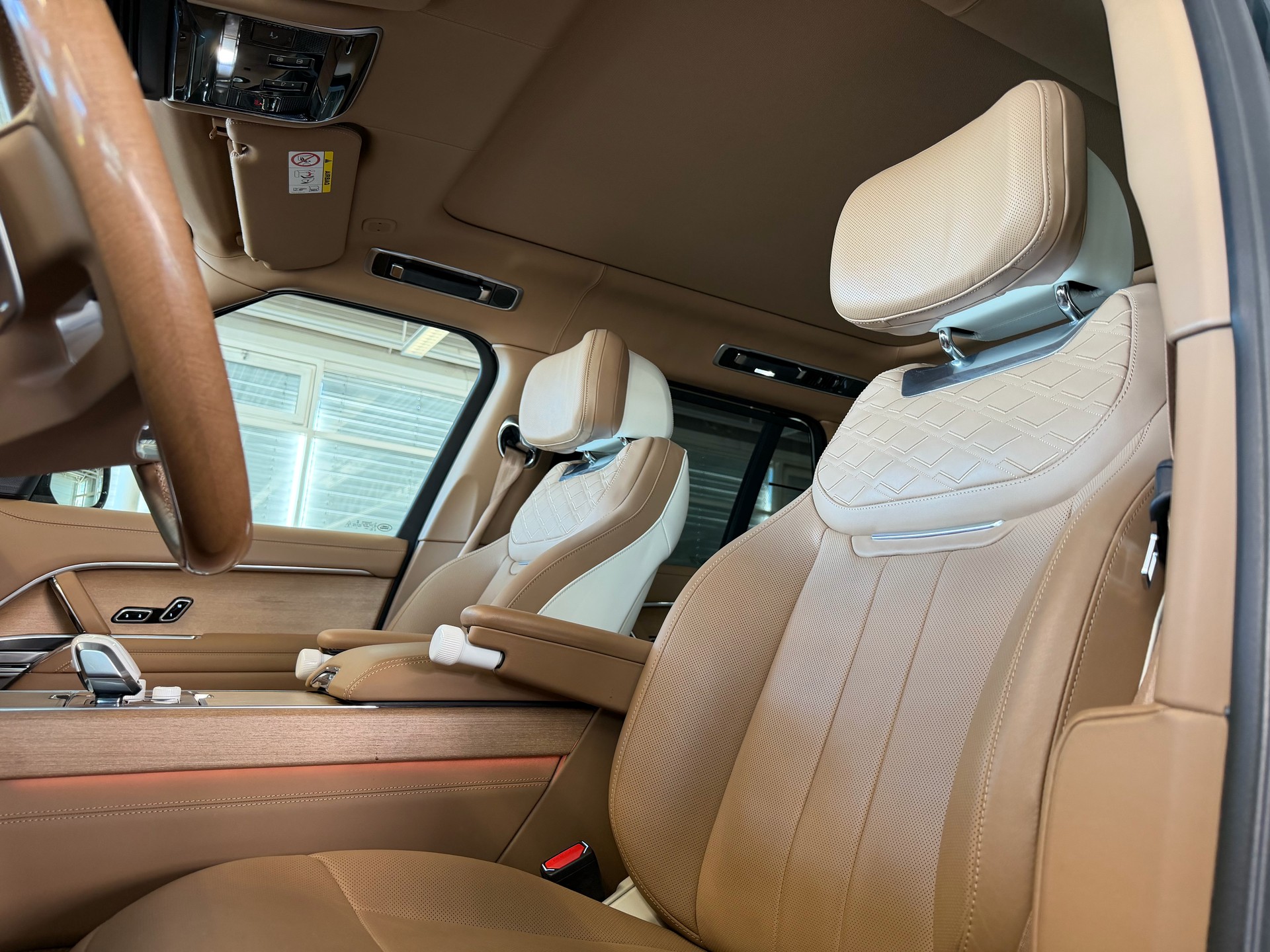 LAND ROVER Range Rover P510e Si6 PHEV *SV* | CH | British Racing | SV Serenity Caraway | Wenge Mosaik | AHK | NP: 245K |-image-11