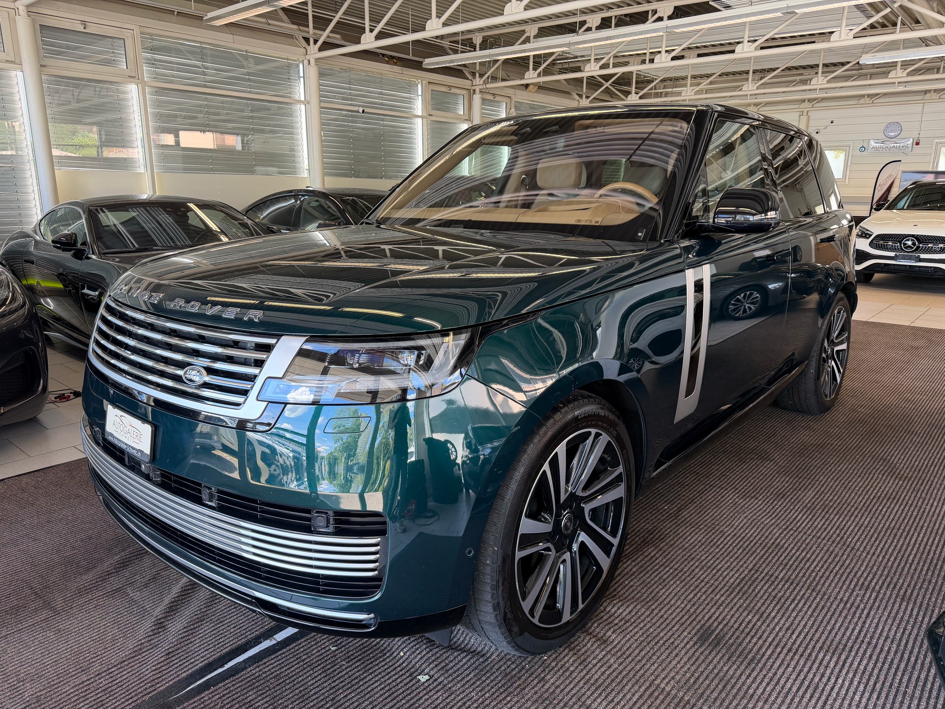 LAND ROVER Range Rover P510e Si6 PHEV *SV* | CH | British Racing | SV Serenity Caraway | Wenge Mosaik | AHK | NP: 245K |-image-9