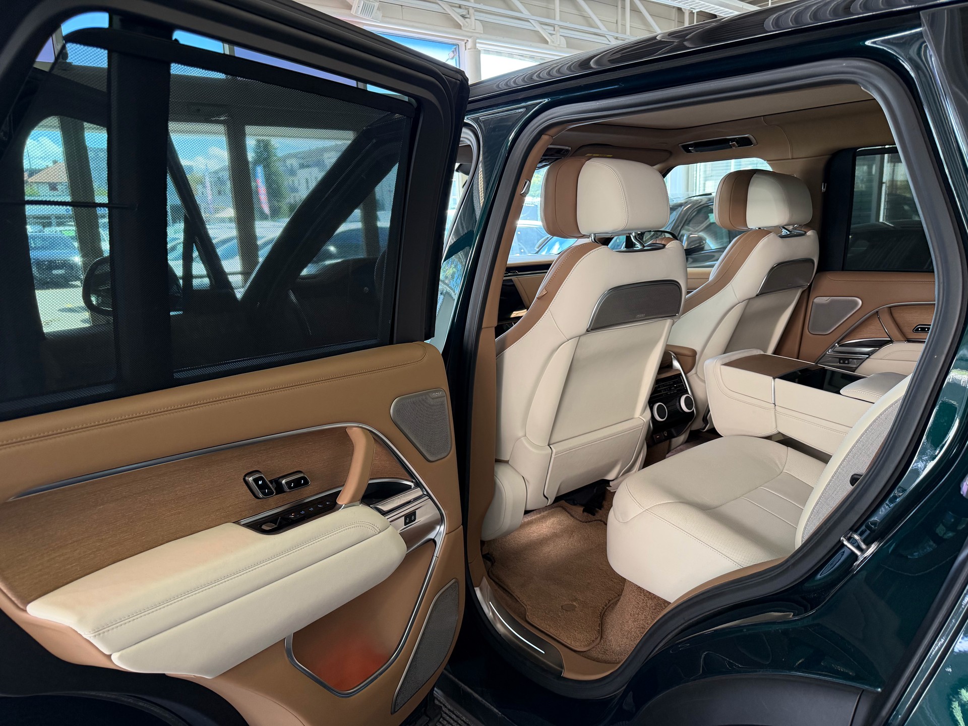 LAND ROVER Range Rover P510e Si6 PHEV *SV* | CH | British Racing | SV Serenity Caraway | Wenge Mosaik | AHK | NP: 245K |-image-17
