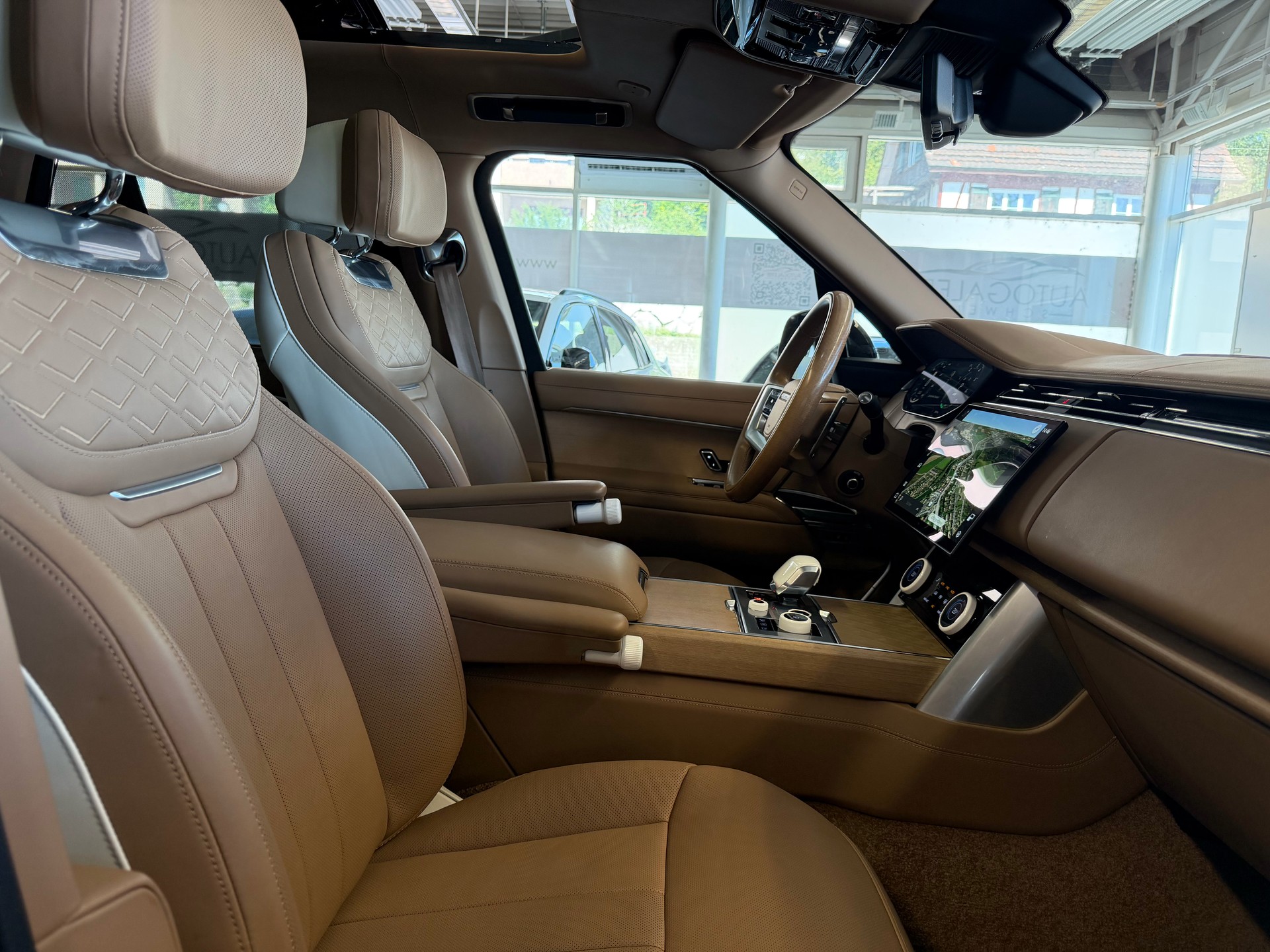 LAND ROVER Range Rover P510e Si6 PHEV *SV* | CH | British Racing | SV Serenity Caraway | Wenge Mosaik | AHK | NP: 245K |-image-38
