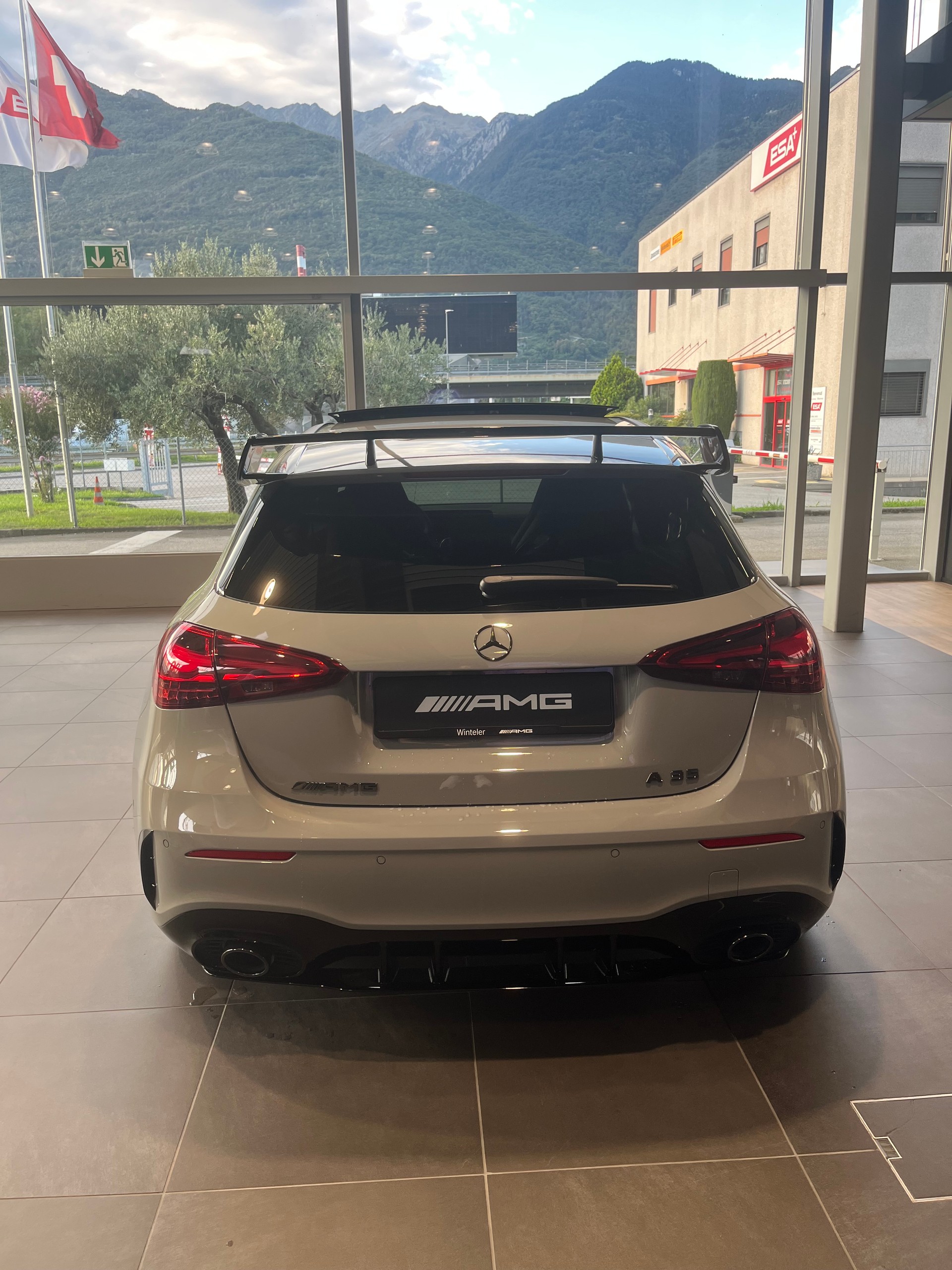 MERCEDES-BENZ A 35 AMG 4matic-image-3