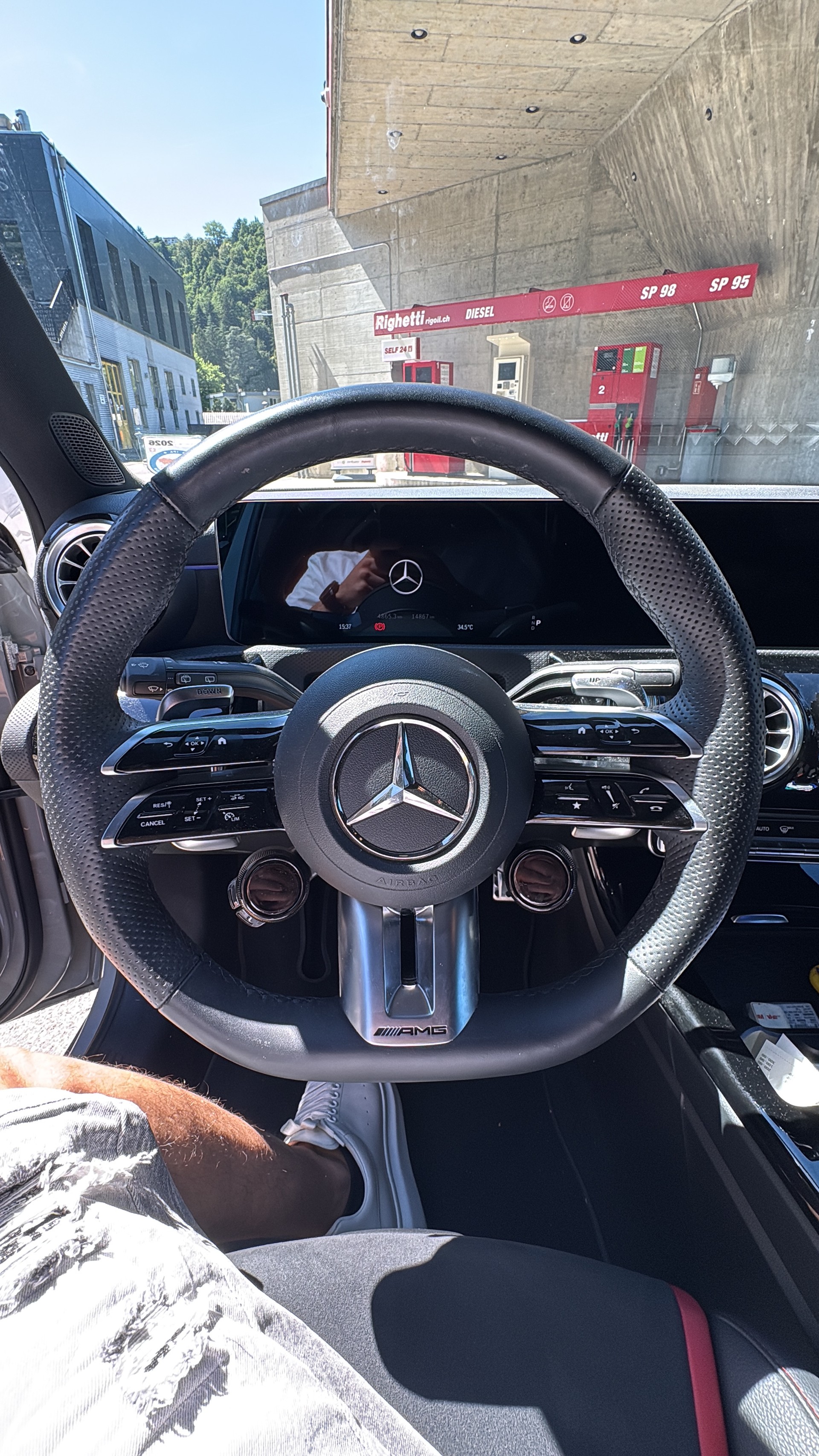 MERCEDES-BENZ A 35 AMG 4matic-image-5