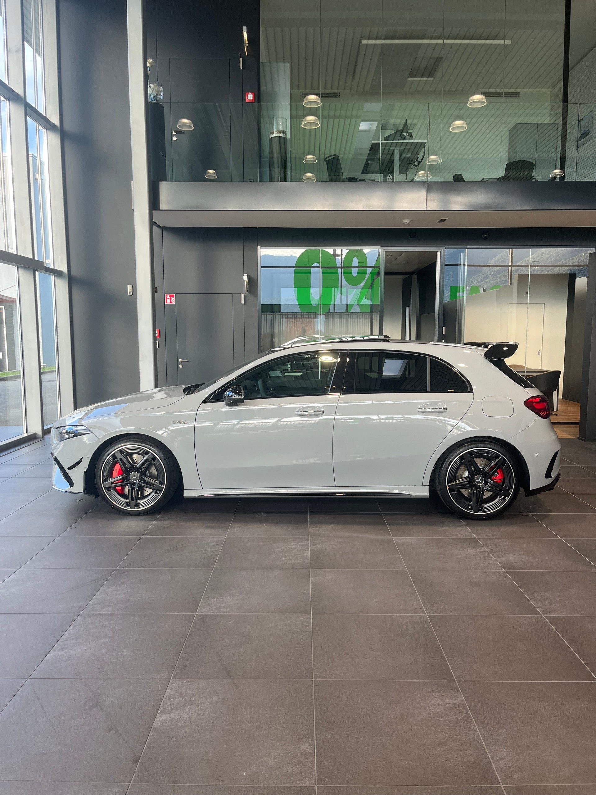 MERCEDES-BENZ A 35 AMG 4matic-image-2