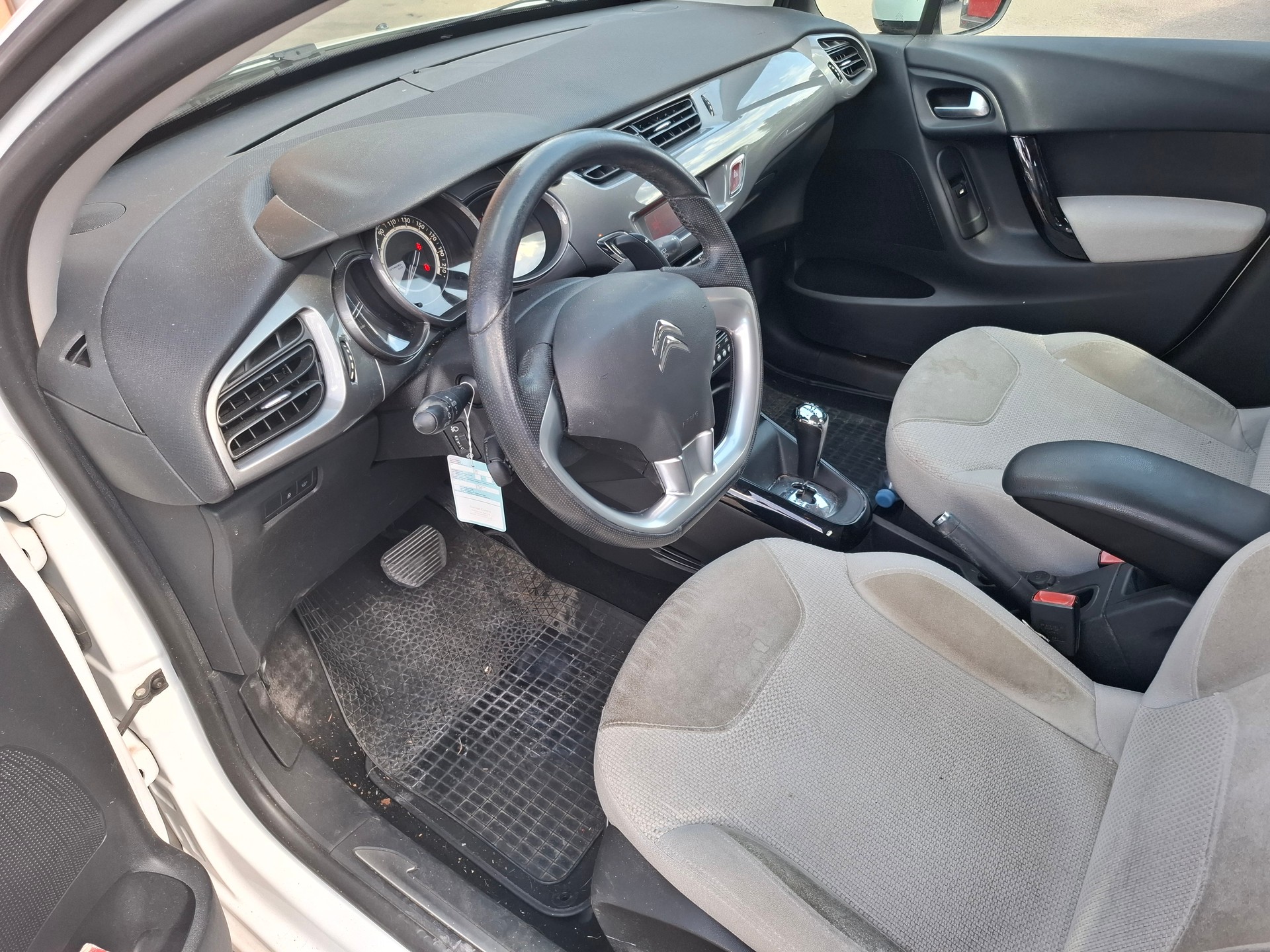 CITROEN C3 1.6 16V e-HDi Exclusive EGS6-image-7