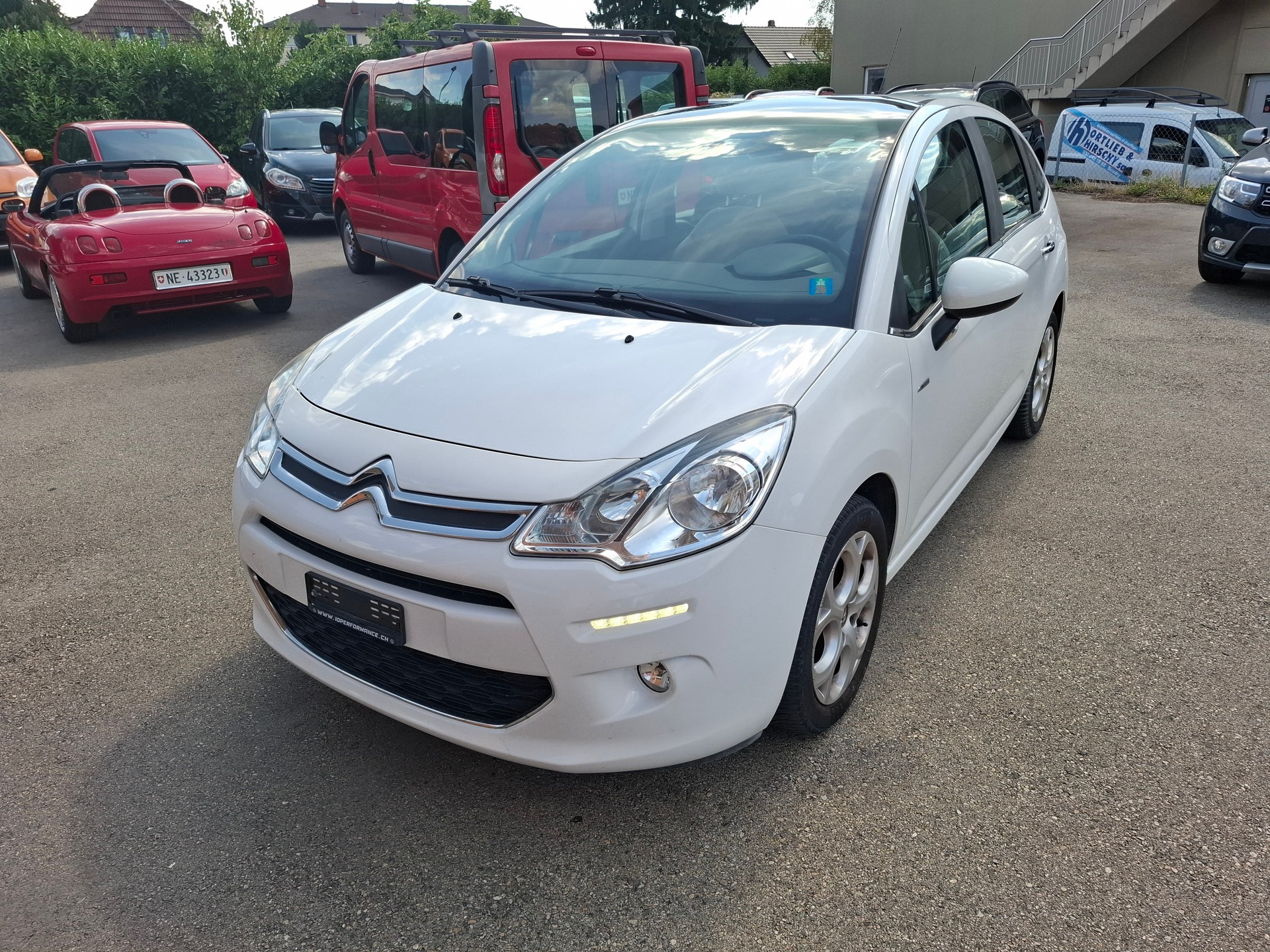 CITROEN C3 1.6 16V e-HDi Exclusive EGS6-image-0