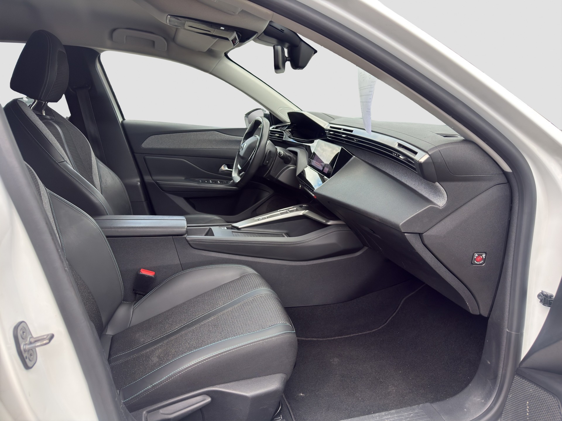 PEUGEOT 308 SW 1.5 BlueHDI Allure Pack EAT8 ** Frisch ab MFK und Service ** CH Fahrzeug ** 1. Hand **-image-10