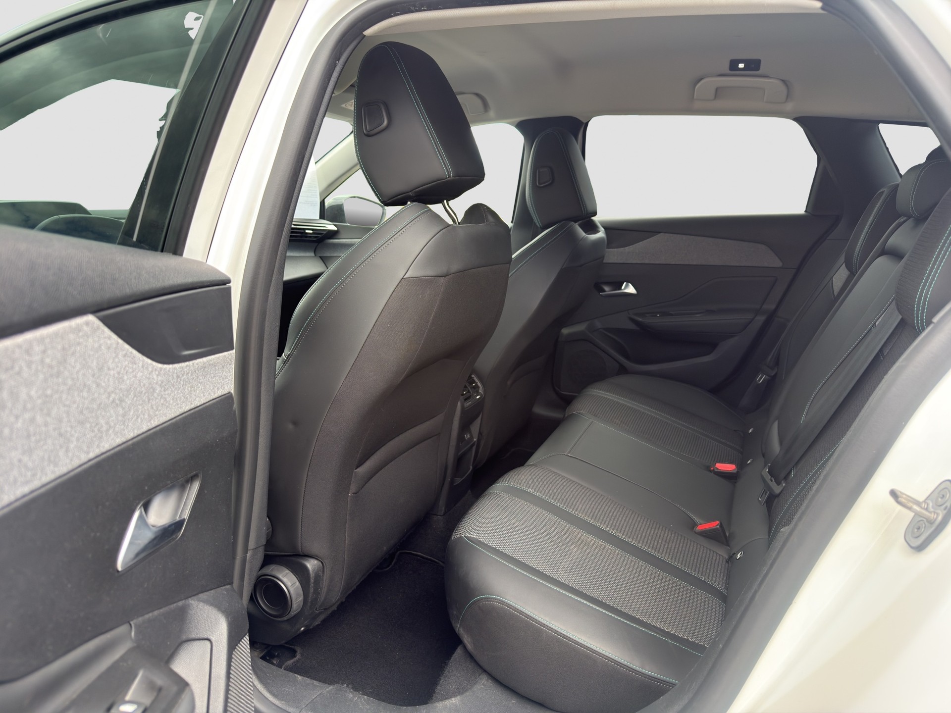 PEUGEOT 308 SW 1.5 BlueHDI Allure Pack EAT8 ** Frisch ab MFK und Service ** CH Fahrzeug ** 1. Hand **-image-12