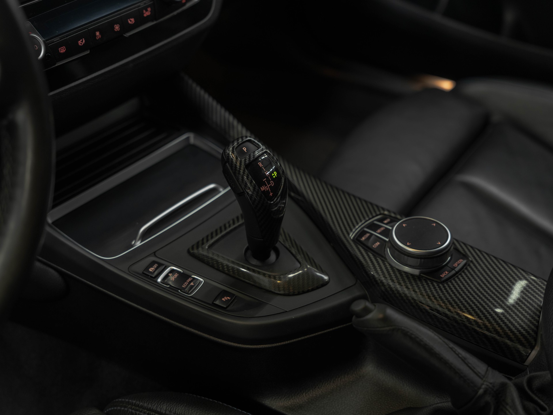 BMW M140i xDrive Steptronic-image-22
