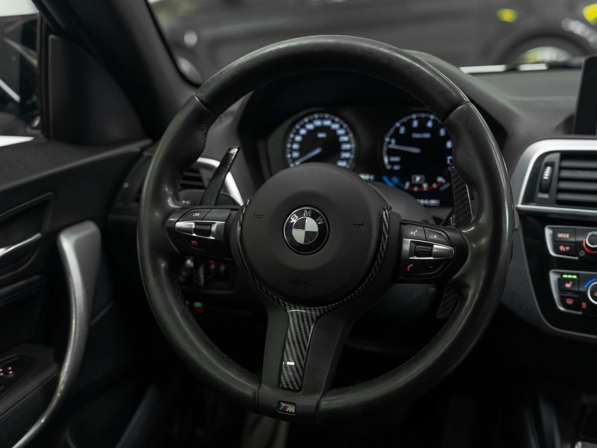 BMW M140i xDrive Steptronic-image-23