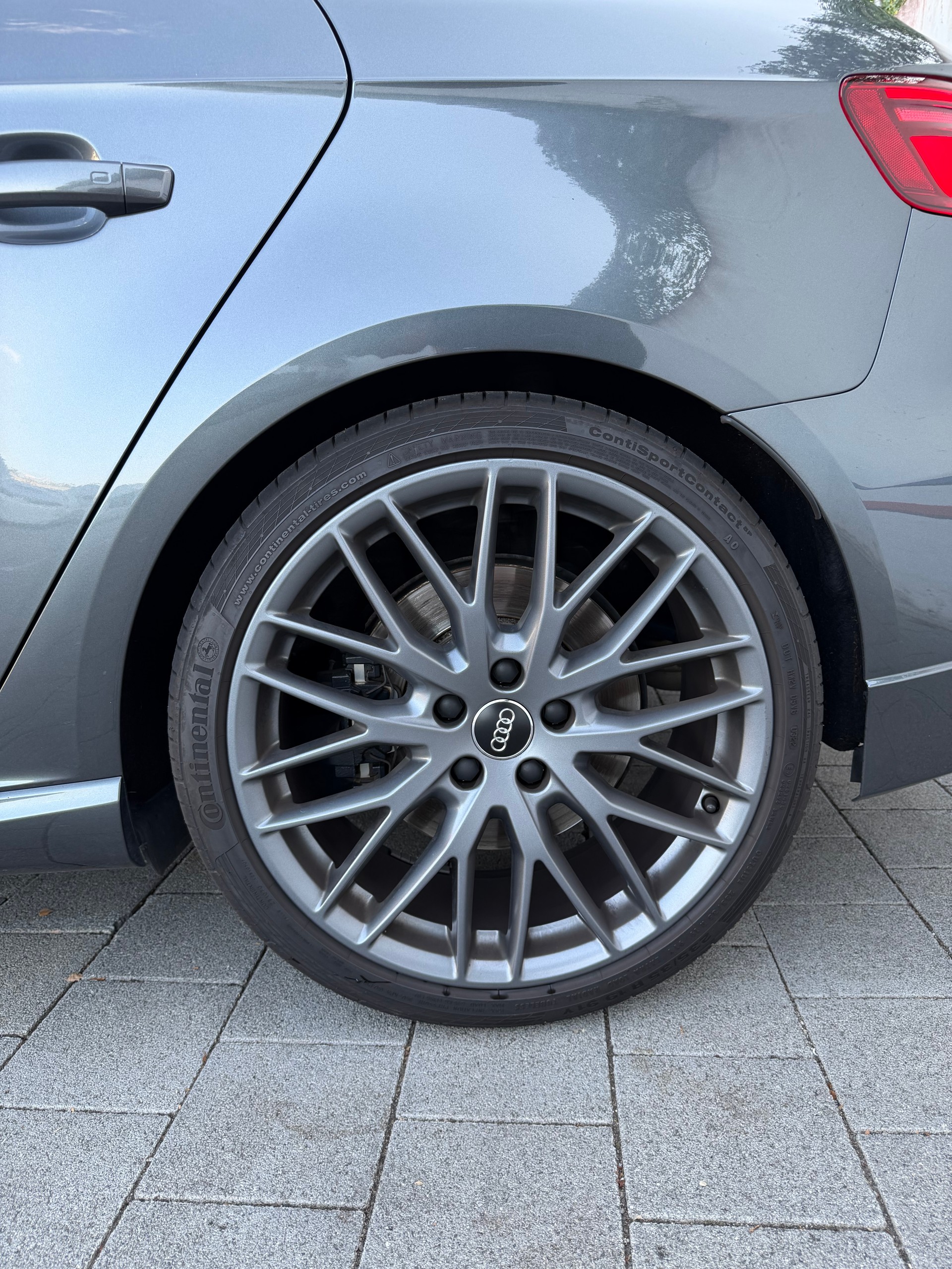 AUDI S3 Sportback 2.0 T FSI quattro S-Tronic-image-4