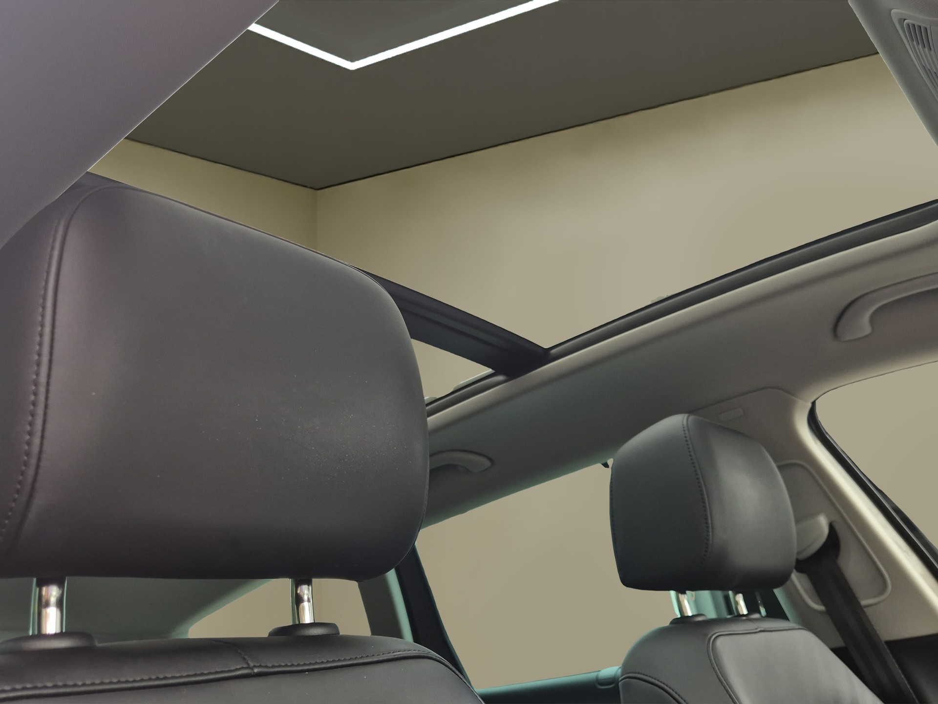 VW Passat Variant 2.0 TSI Highline DSG-image-22