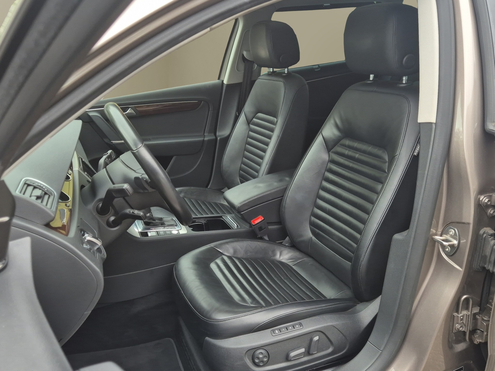 VW Passat Variant 2.0 TSI Highline DSG-image-8
