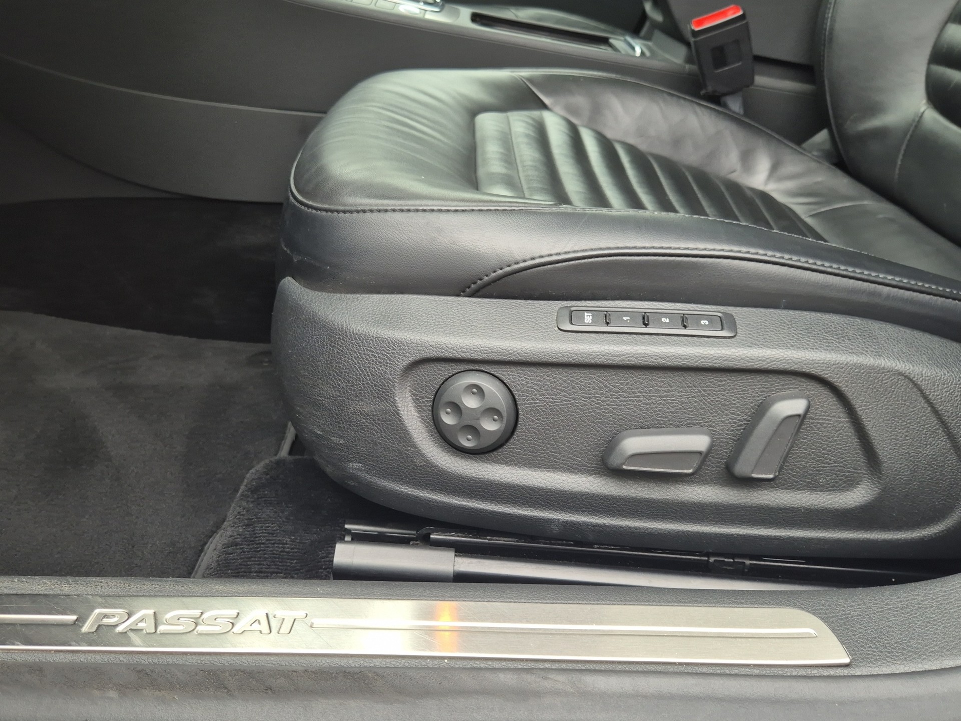 VW Passat Variant 2.0 TSI Highline DSG-image-9