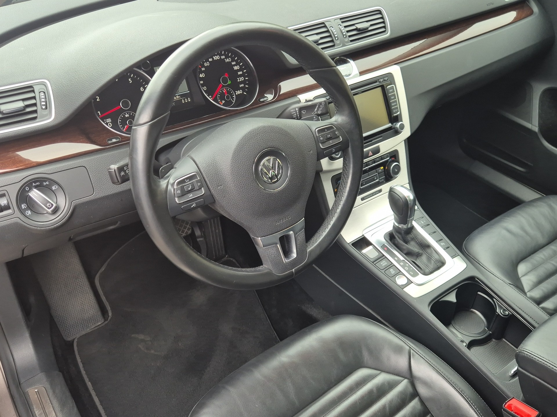 VW Passat Variant 2.0 TSI Highline DSG-image-10