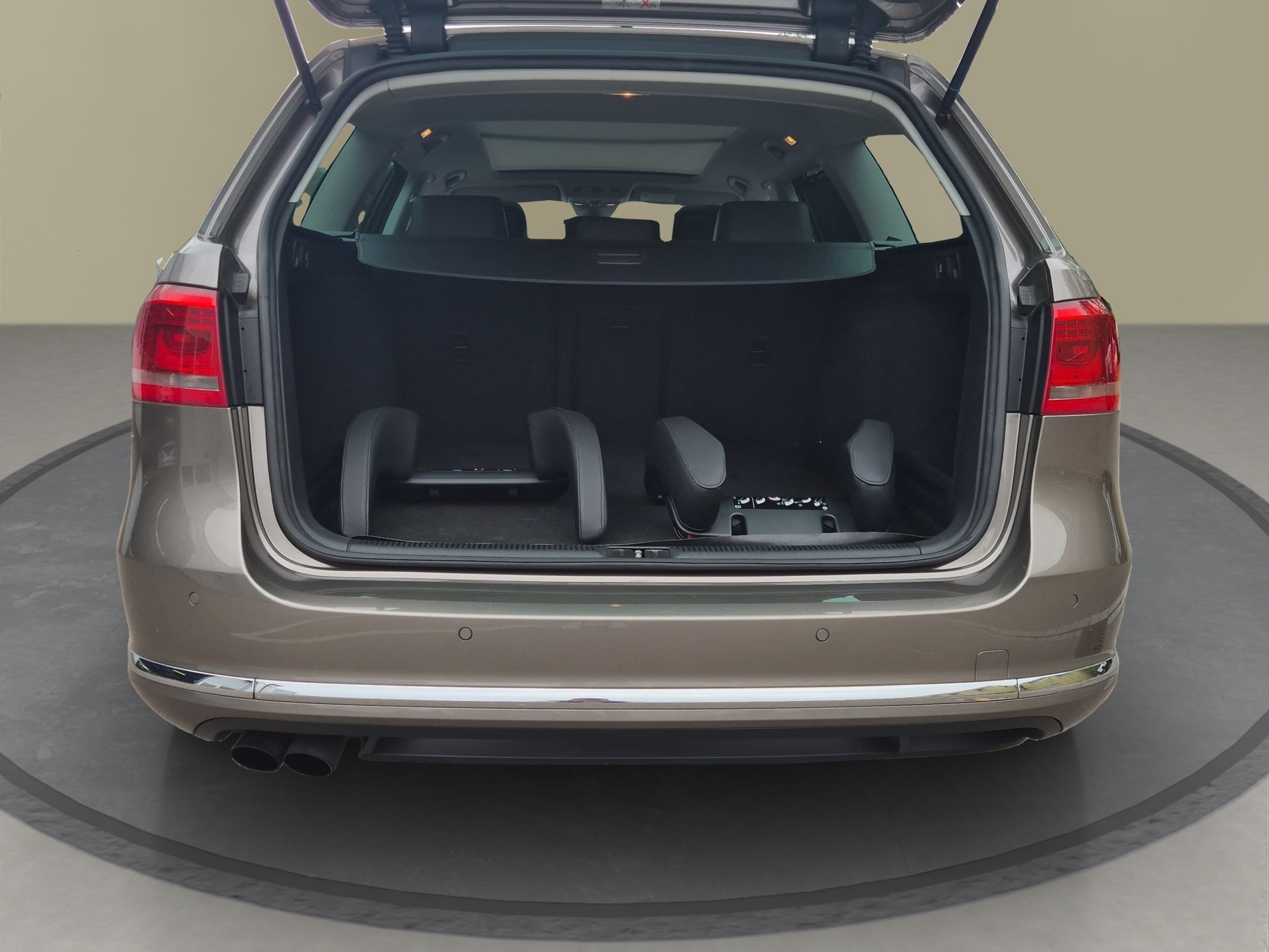 VW Passat Variant 2.0 TSI Highline DSG-image-23