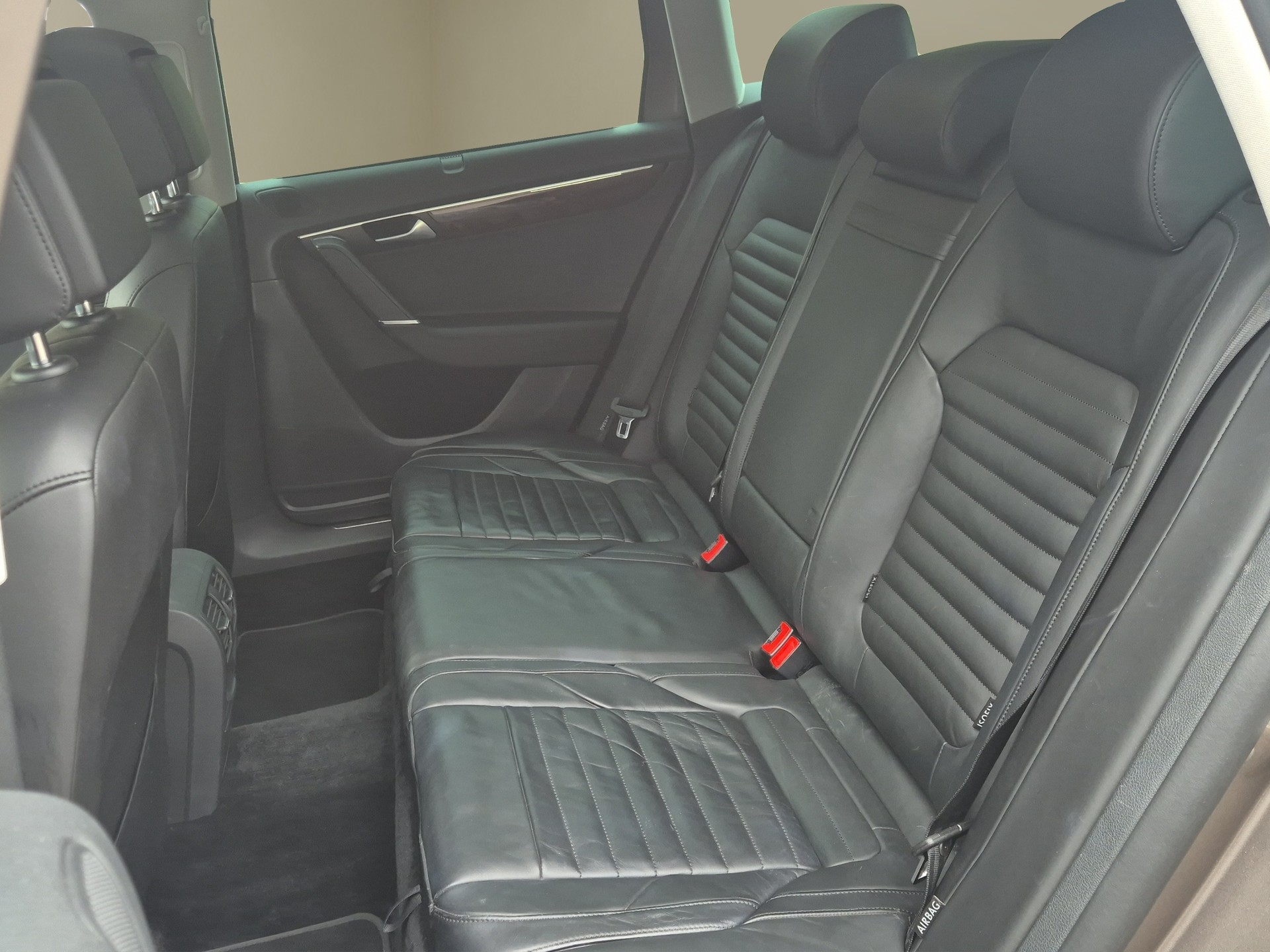 VW Passat Variant 2.0 TSI Highline DSG-image-16